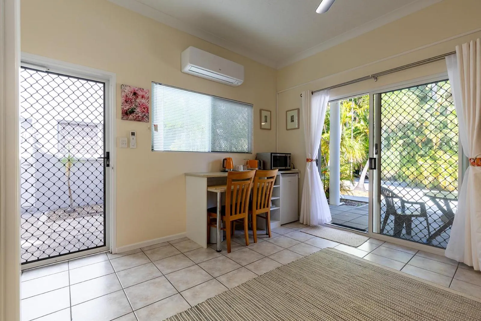 Sandcastles 1770 Motel & Resort