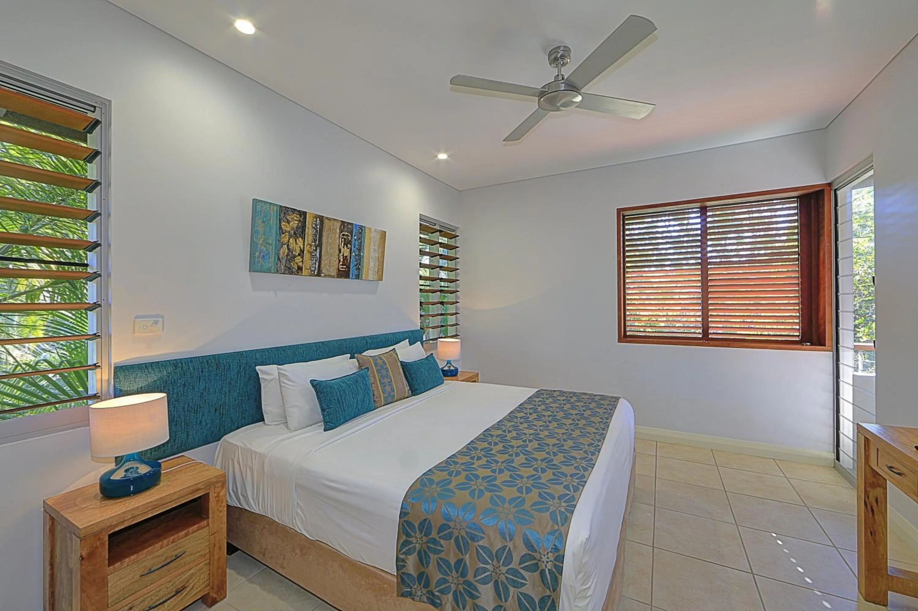 Bed in Sandcastles 1770 Motel & Resort