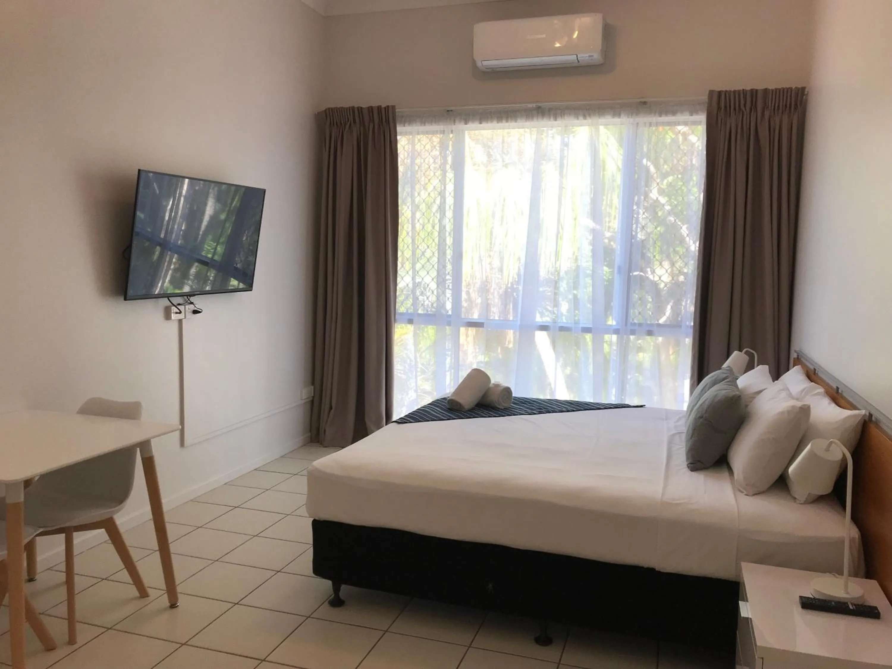 Bed in Sandcastles 1770 Motel & Resort