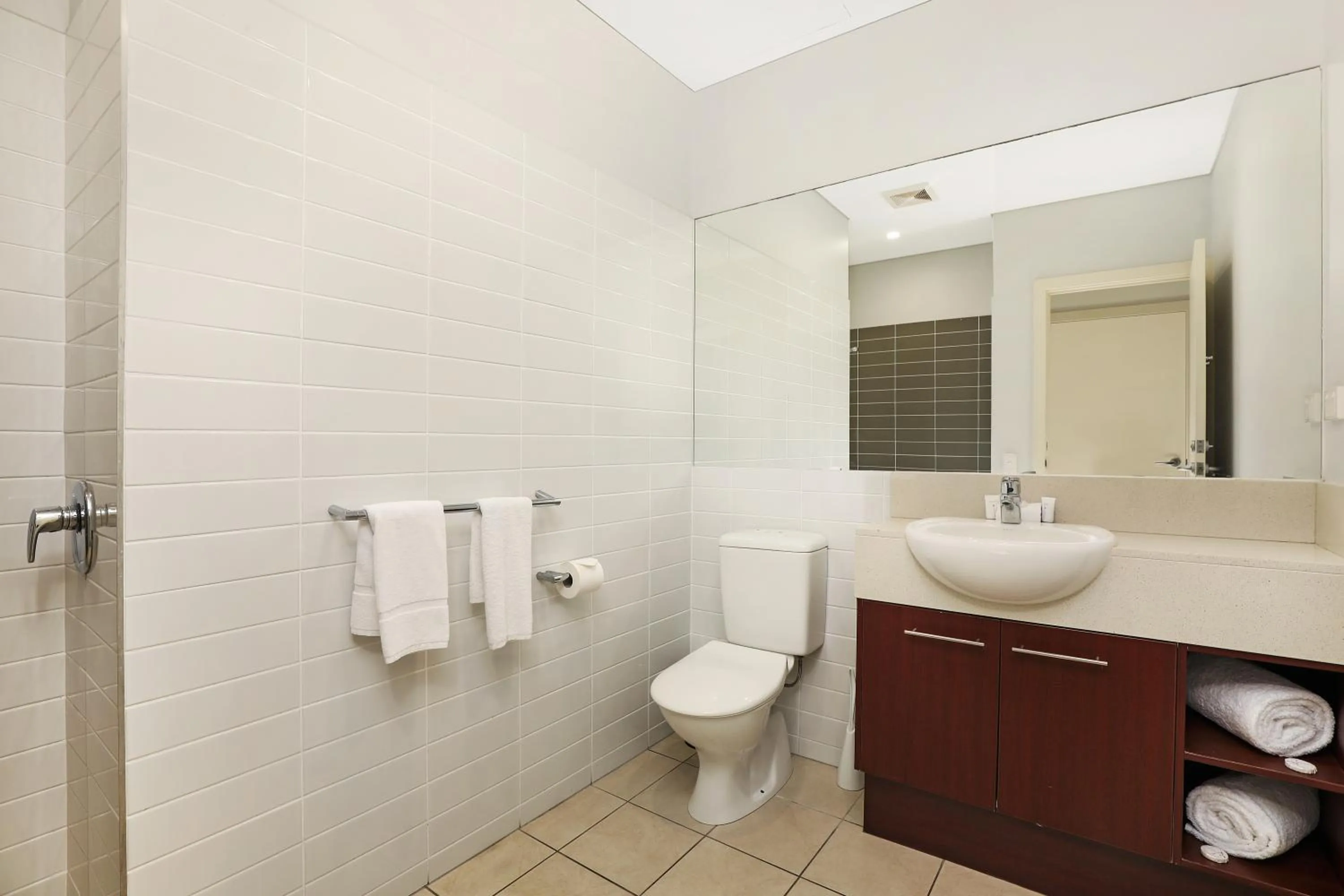 Bathroom in Sandcastles 1770 Motel & Resort