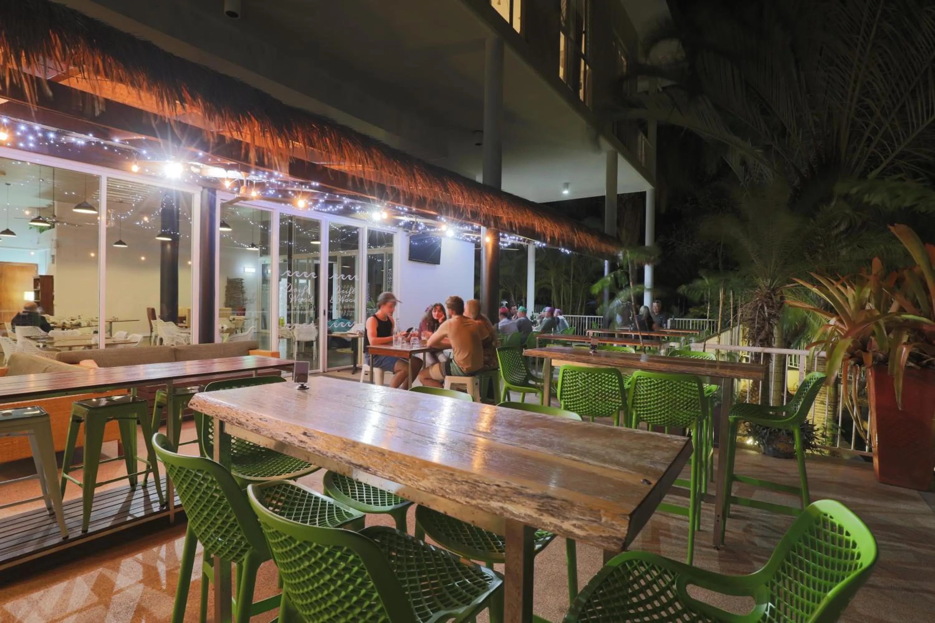 Restaurant/places to eat in Sandcastles 1770 Motel & Resort