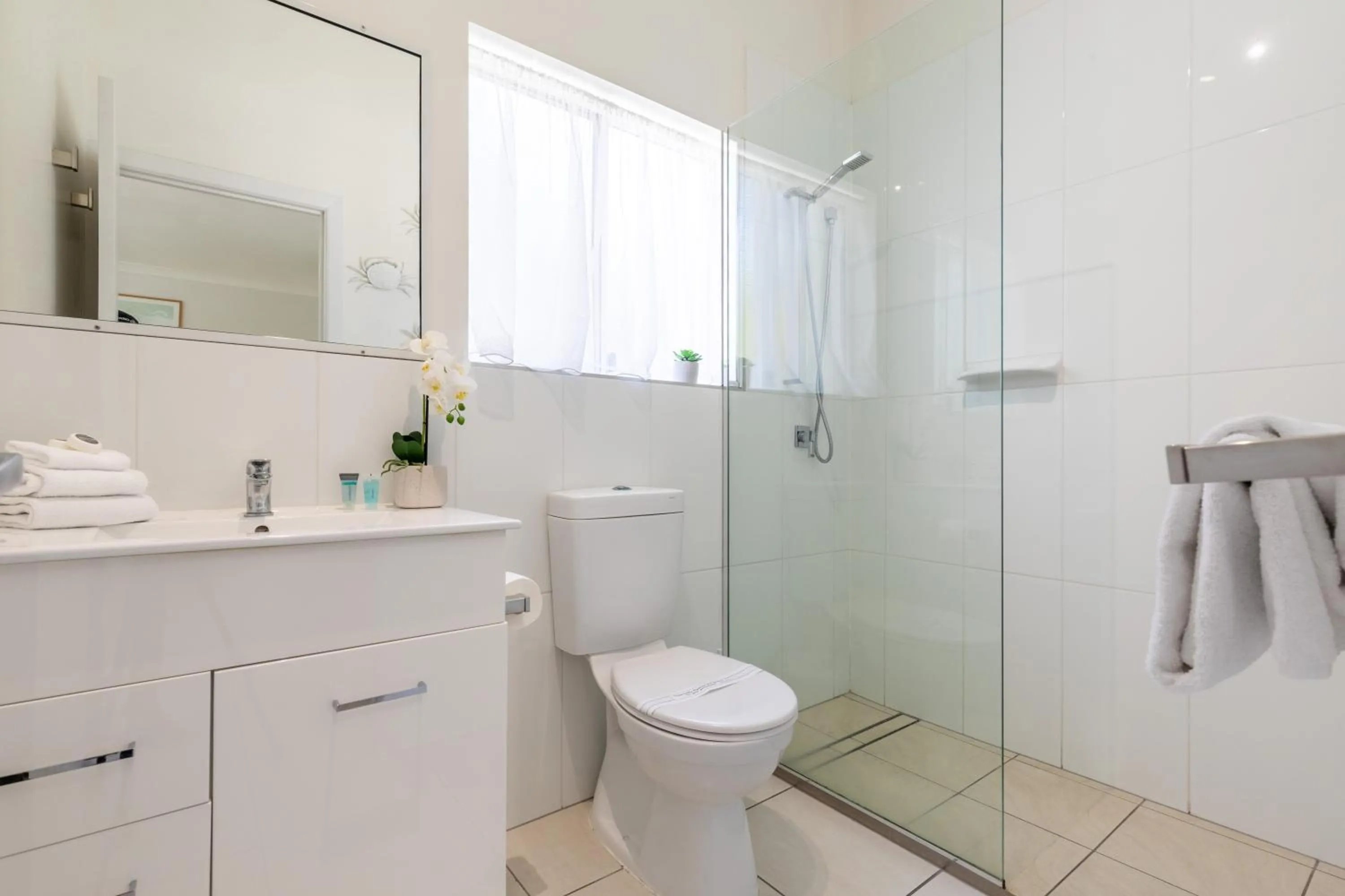 Bathroom in Sandcastles 1770 Motel & Resort