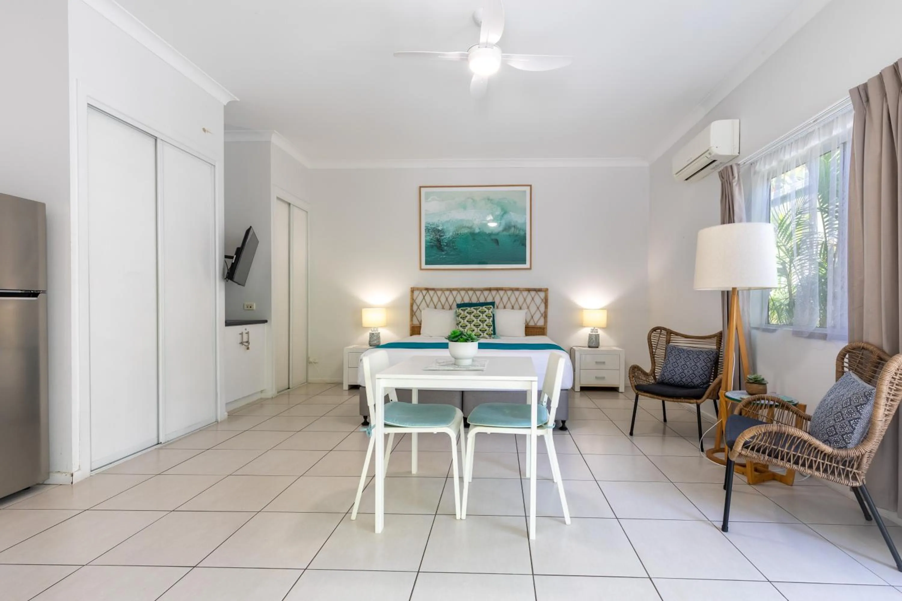 Seating area in Sandcastles 1770 Motel & Resort