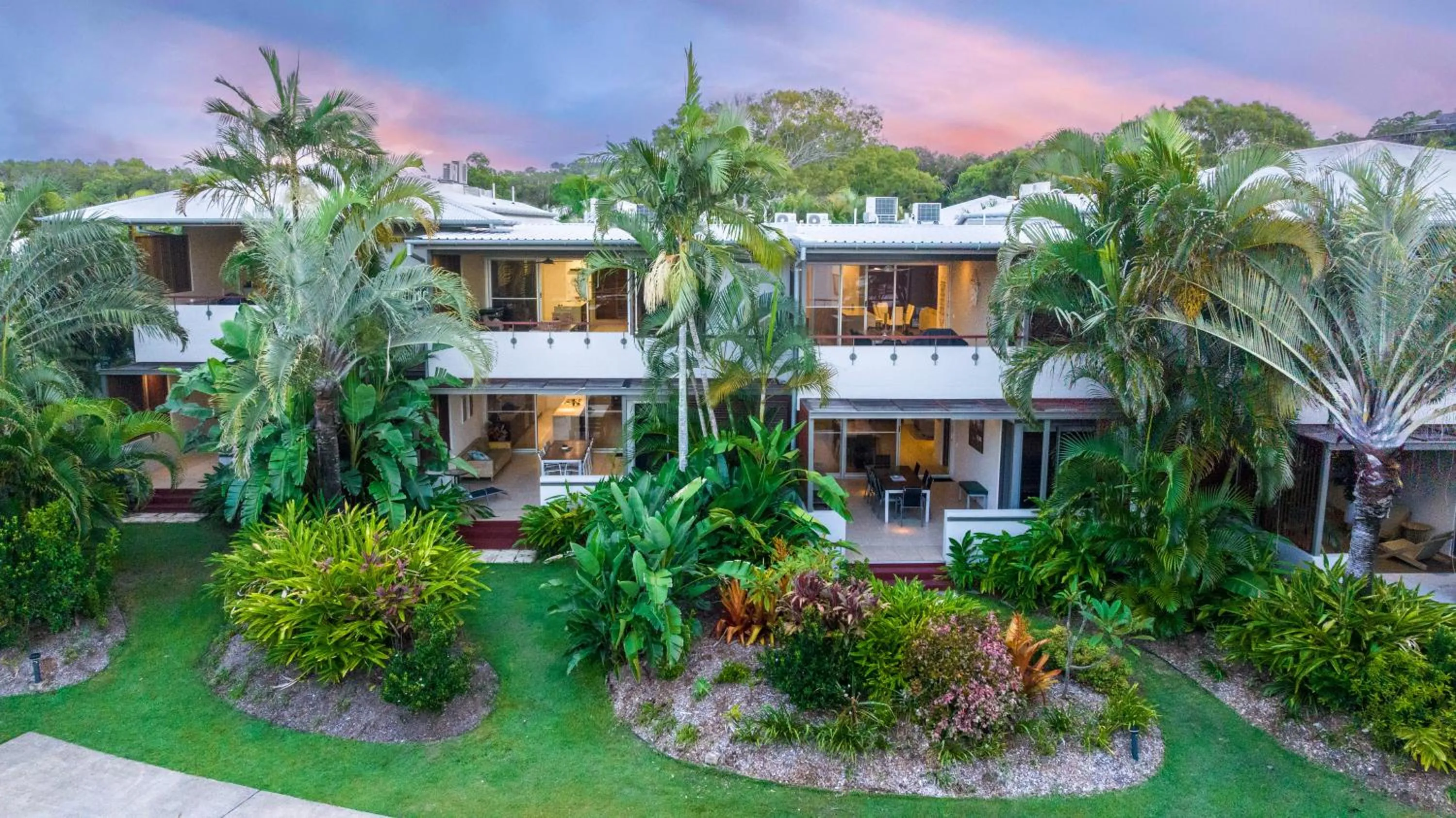 Property building in Sandcastles 1770 Motel & Resort