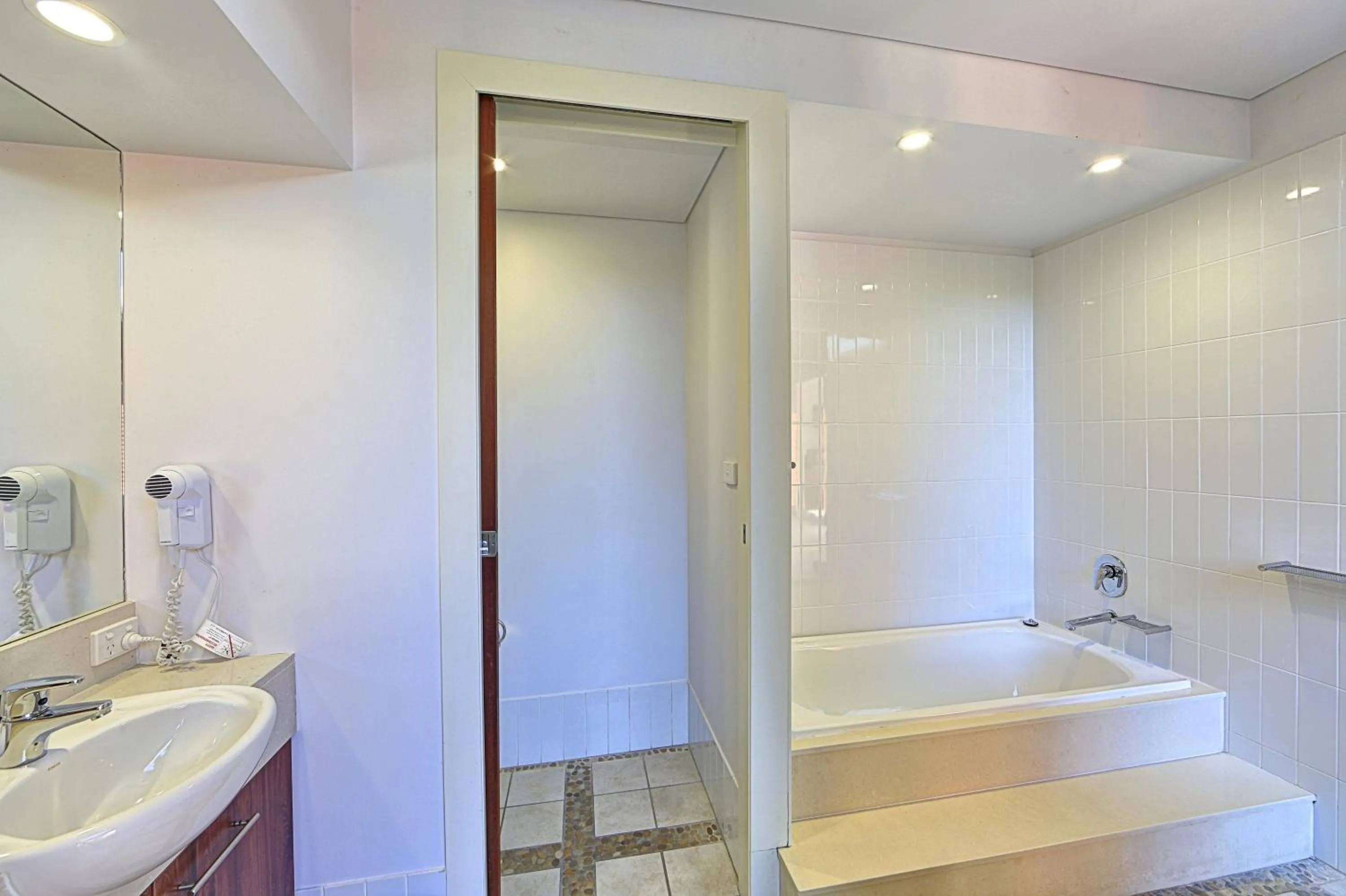 Bathroom in Sandcastles 1770 Motel & Resort