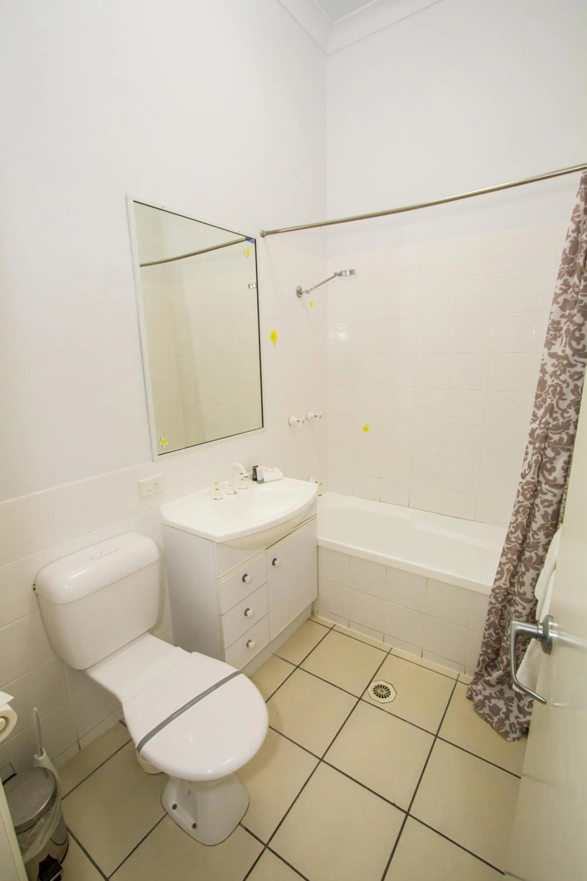 Bathroom in Sandcastles 1770 Motel & Resort