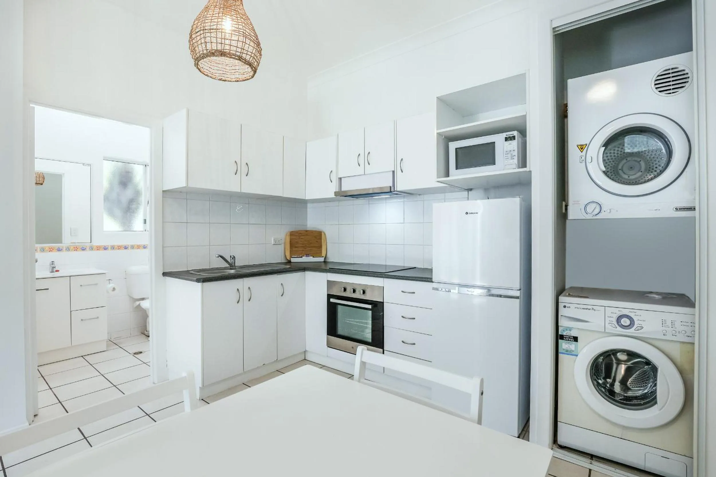 kitchen in Sandcastles 1770 Motel & Resort