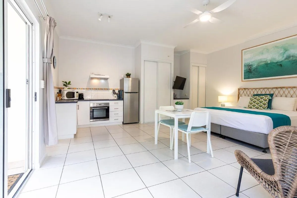 Bed in Sandcastles 1770 Motel & Resort