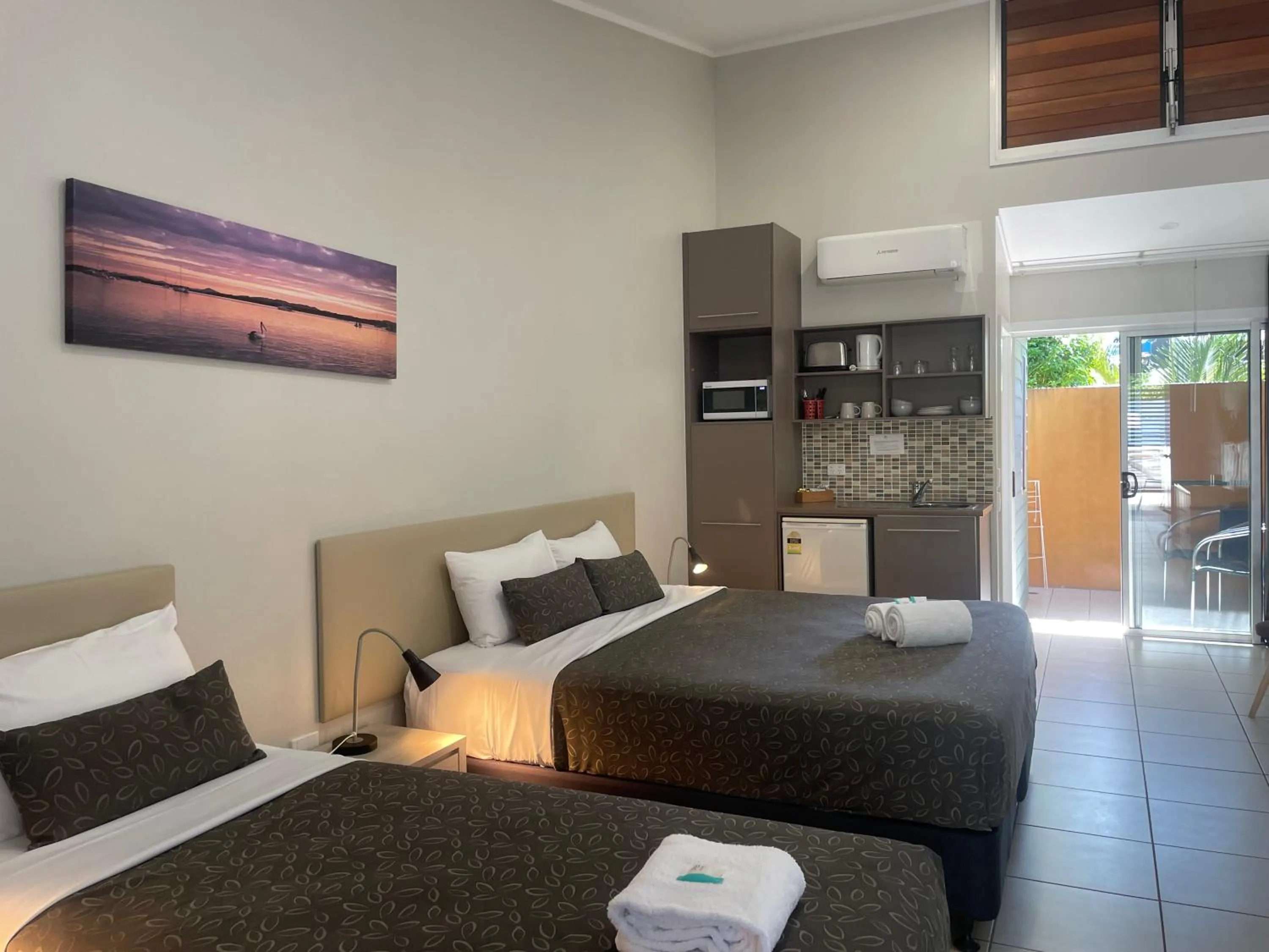 Bed in Sandcastles 1770 Motel & Resort