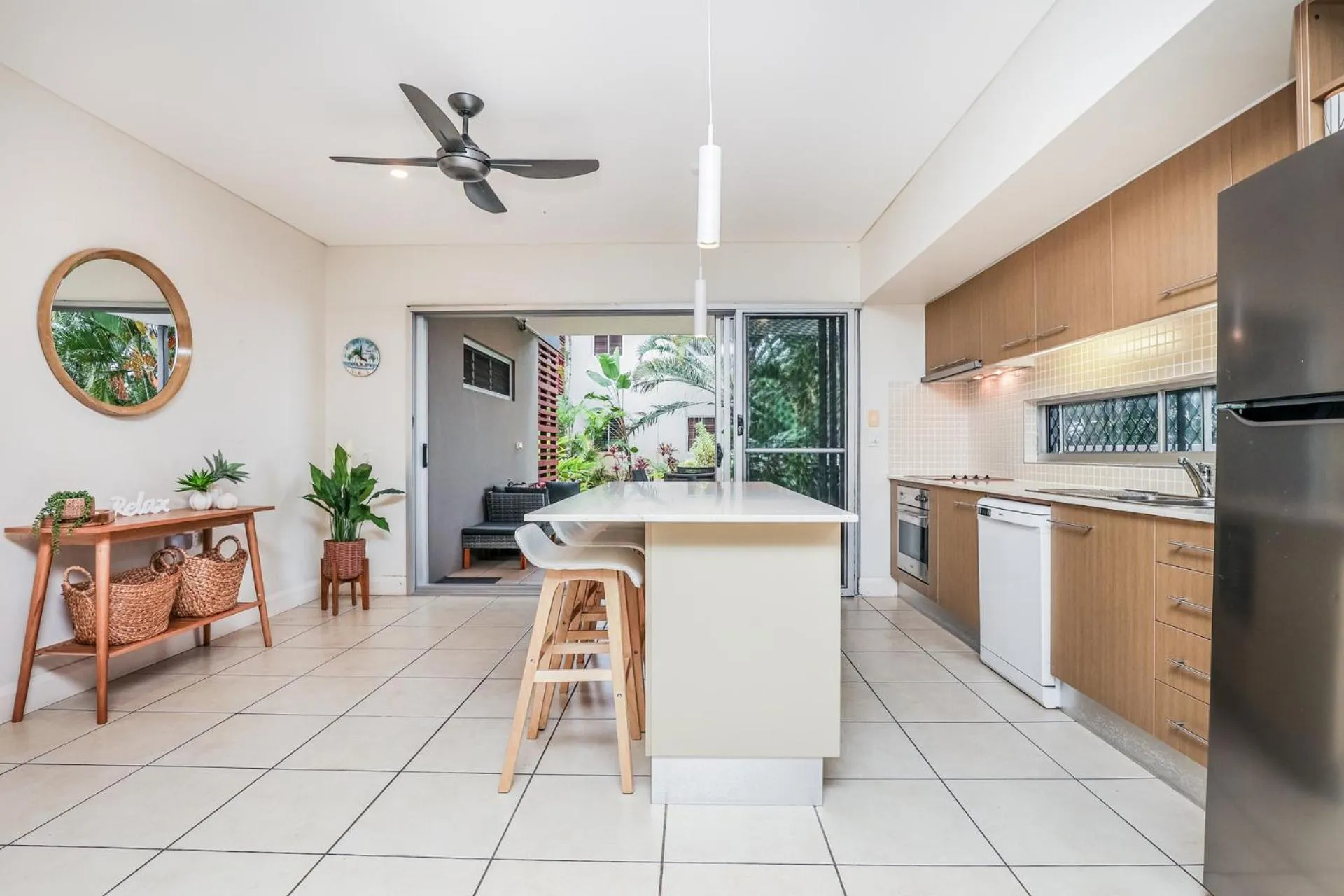 kitchen in Sandcastles 1770 Motel & Resort