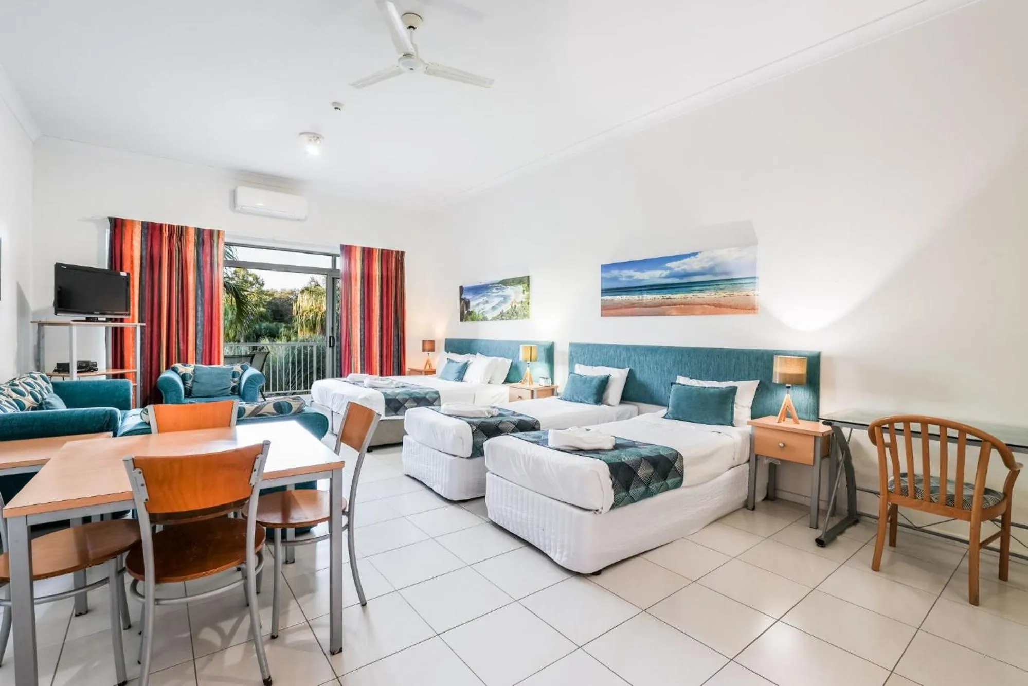 Sandcastles 1770 Motel & Resort