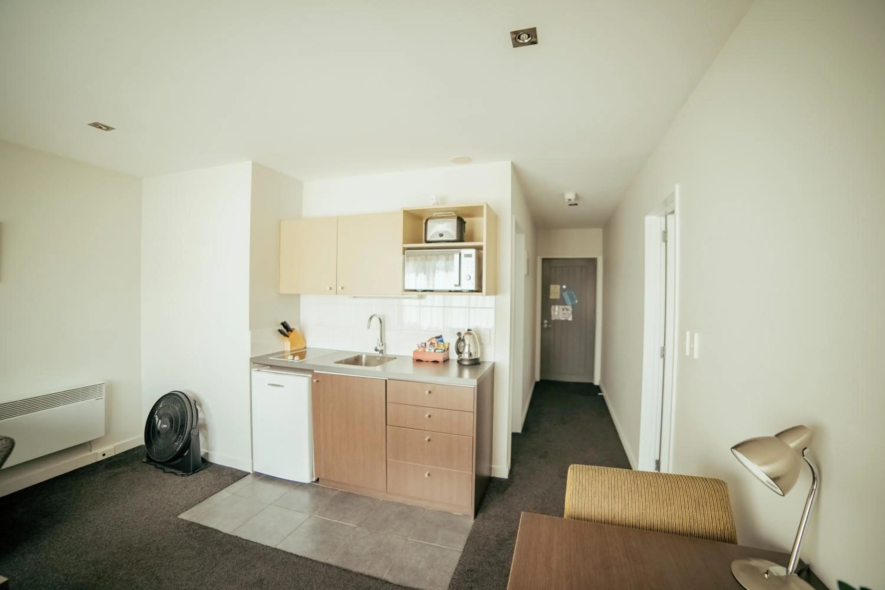 Kitchen or kitchenette in Airport Delta Motel