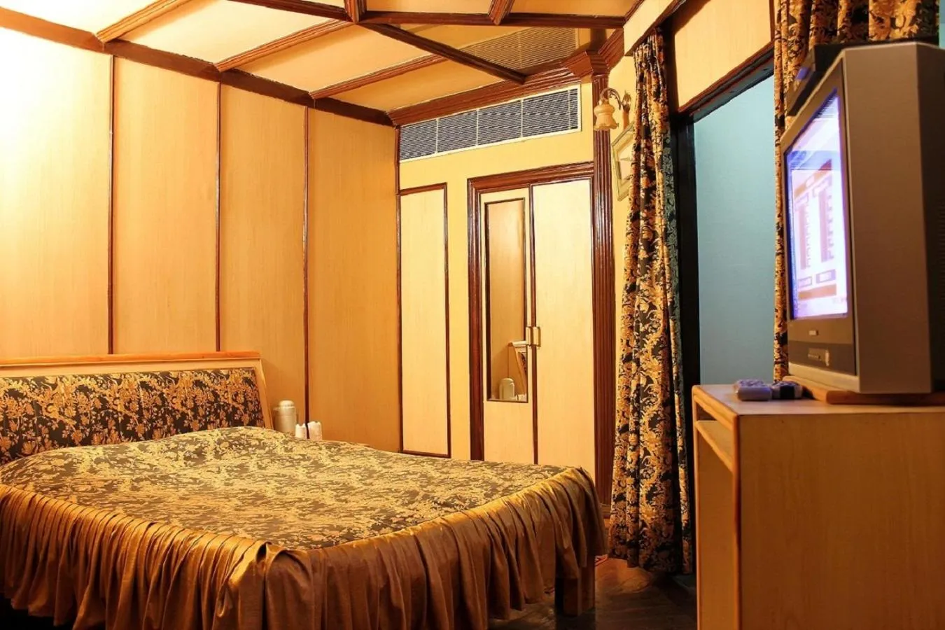 Bed in Snow King Retreat - The Heaven