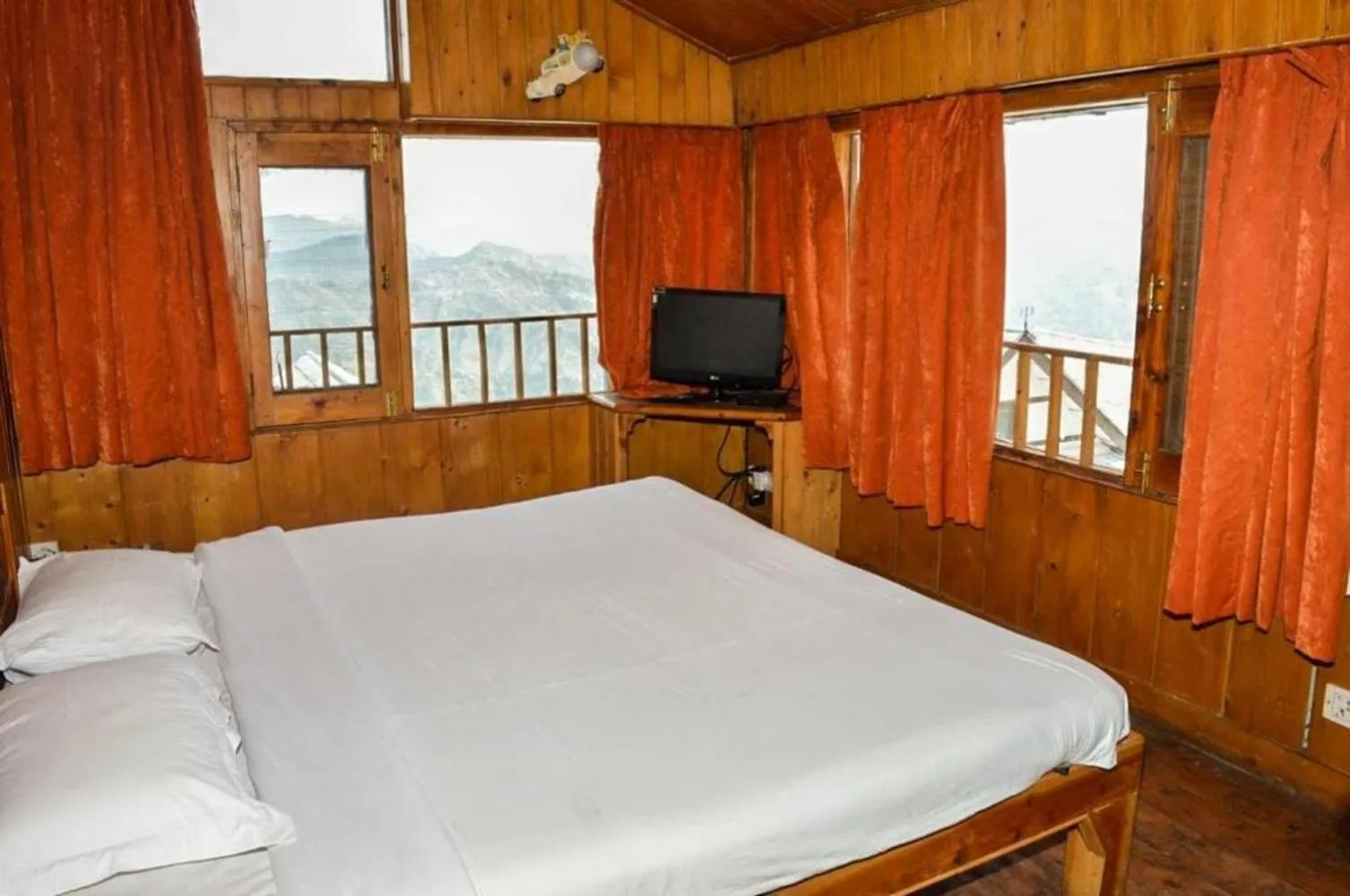 Bed in Snow King Retreat - The Heaven