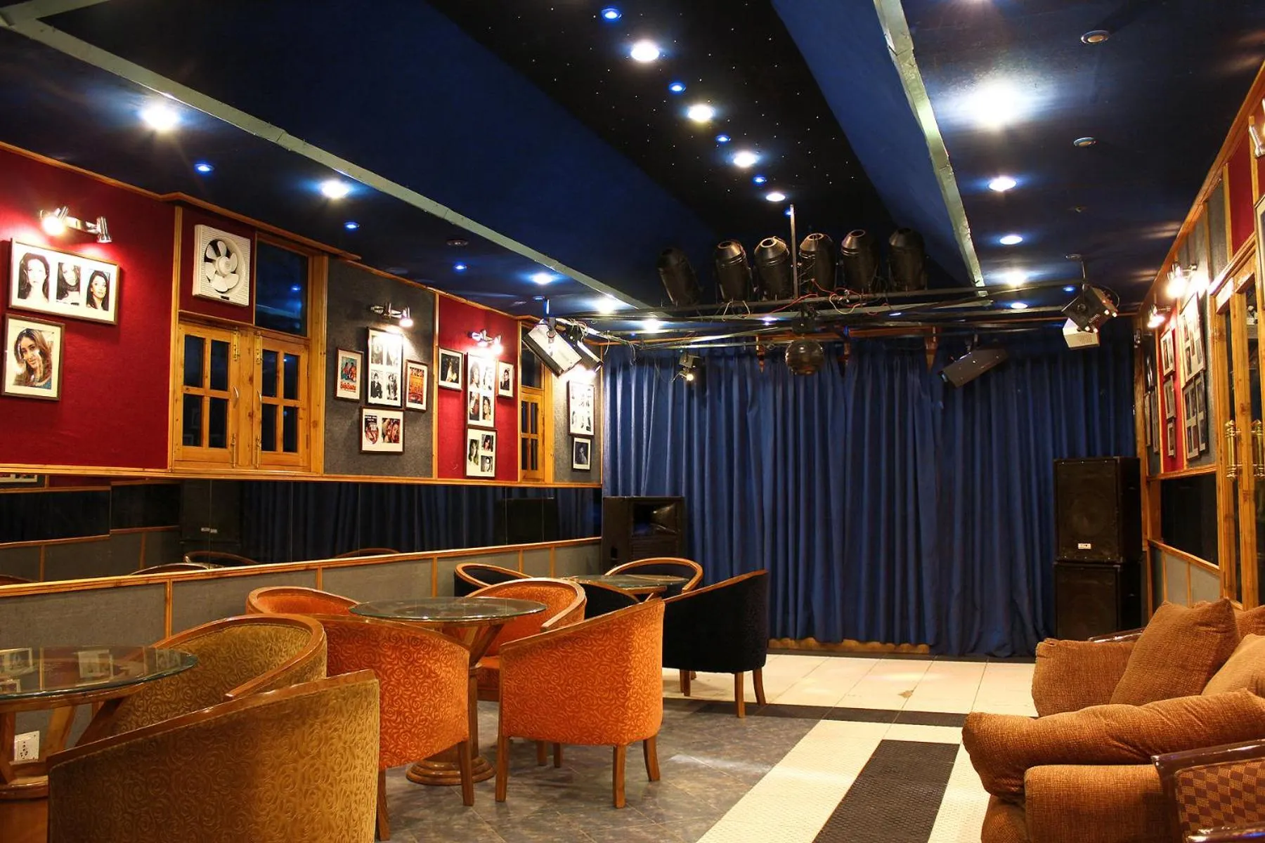 Living room in Snow King Retreat - The Heaven