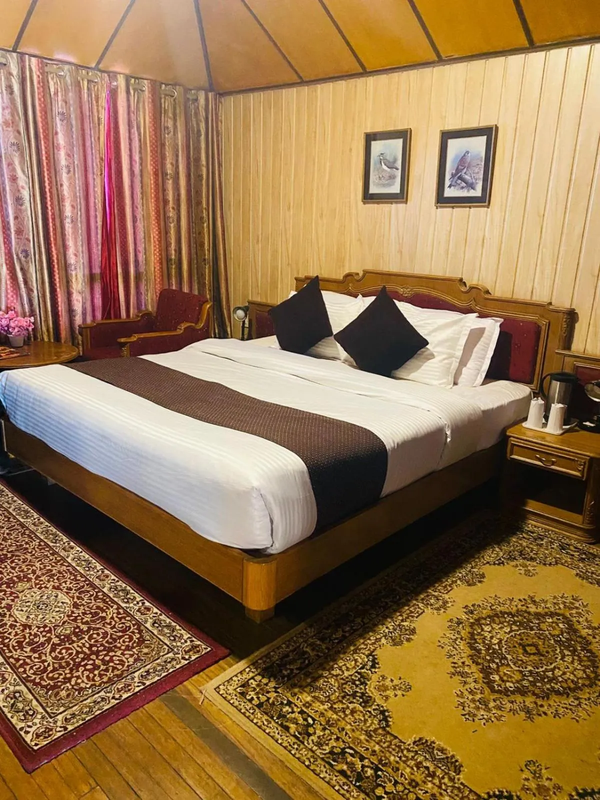 Bedroom, Bed in Snow King Retreat - The Heaven