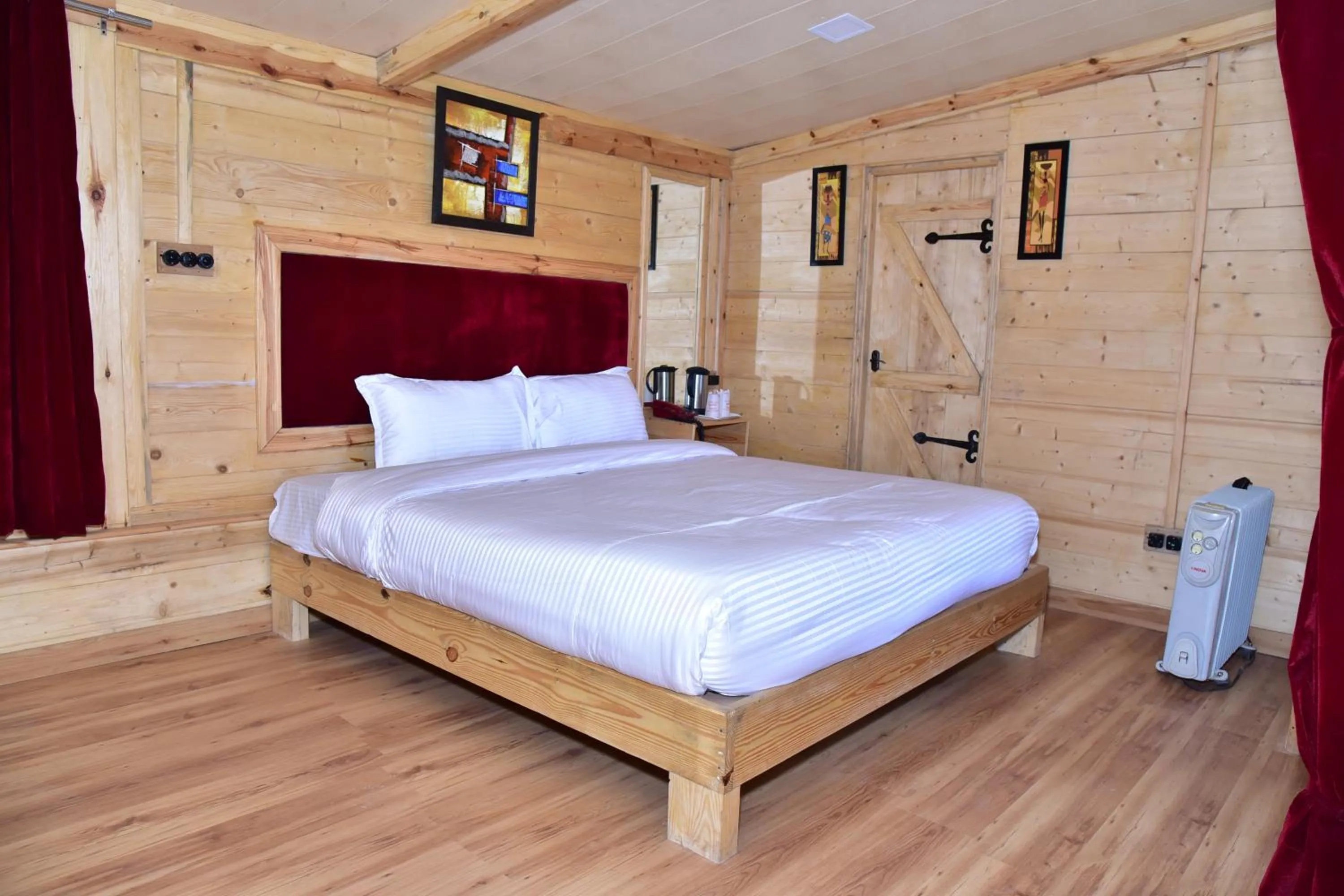 Bed in Snow King Retreat - The Heaven