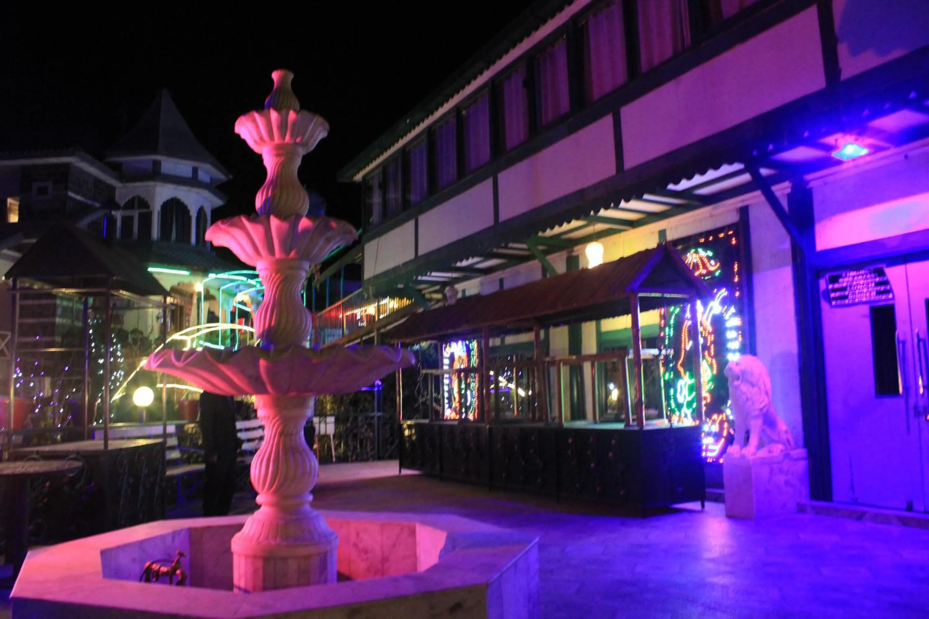 Night in Snow King Retreat - The Heaven