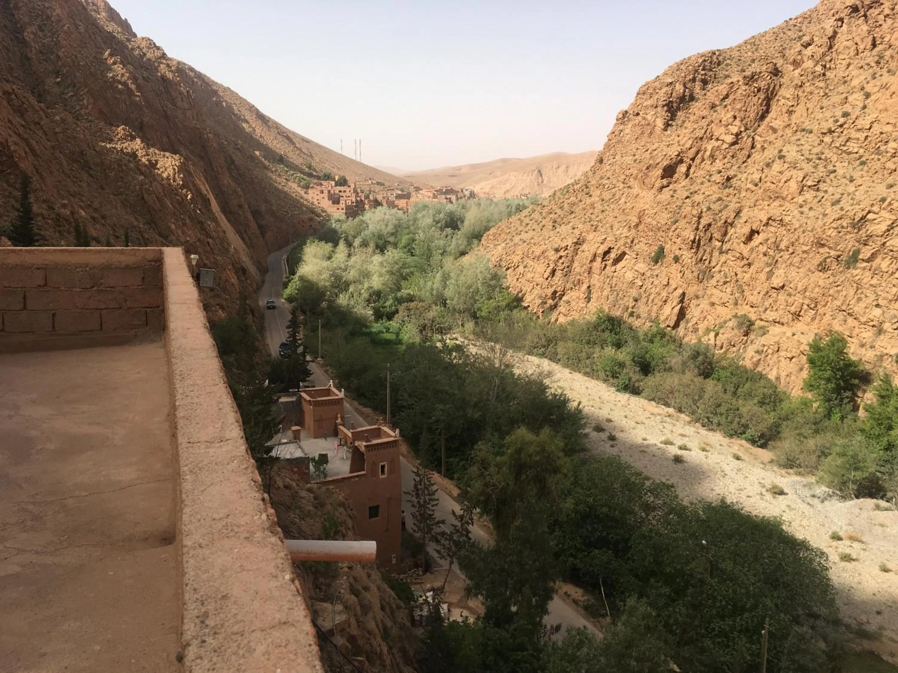 Property building in Hôtel panoramique de la vallée