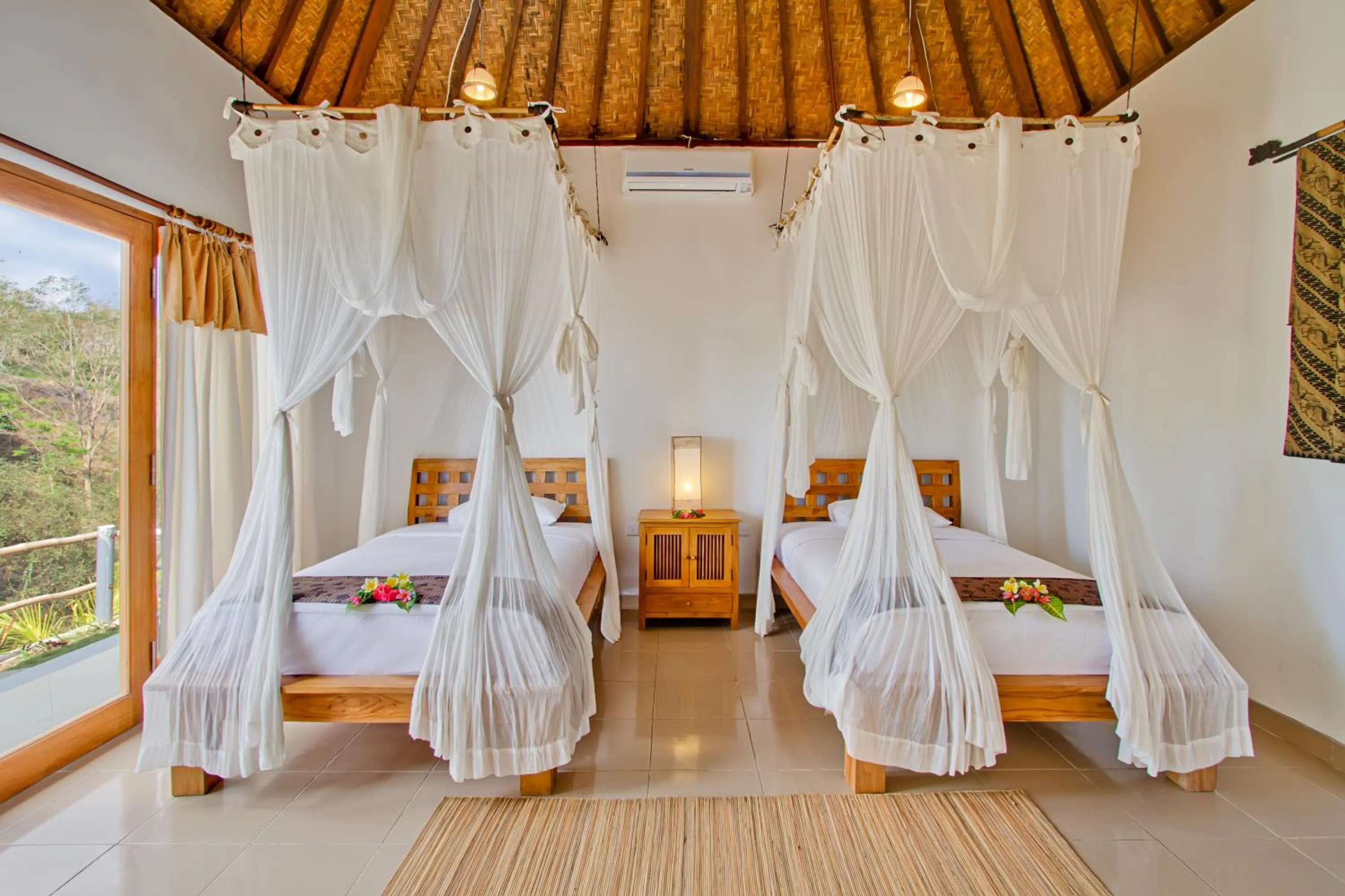 Photo of the whole room, Bed in Lembongan Cliff Villas