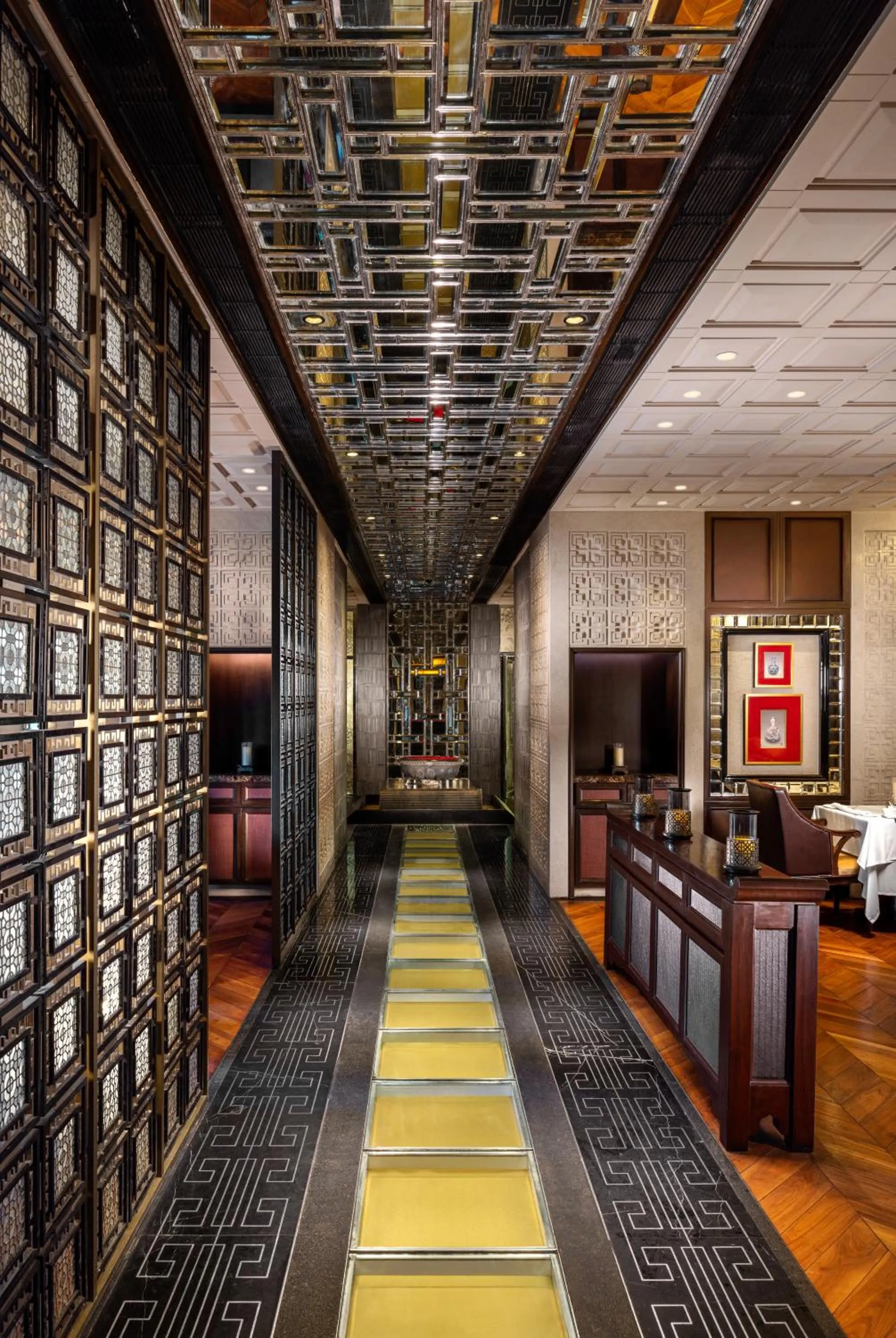 Restaurant/places to eat in The Leela Palace Chennai