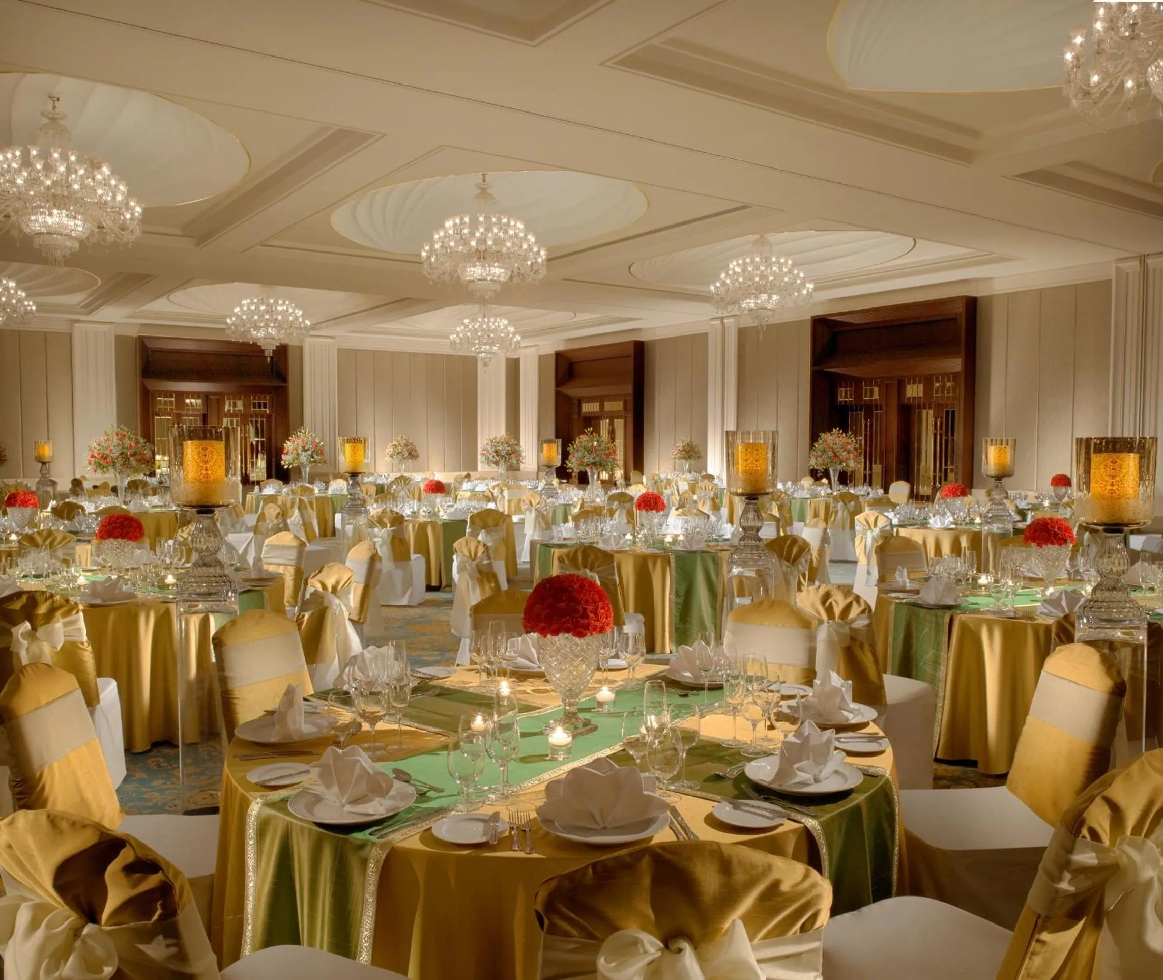 Restaurant/places to eat in The Leela Palace Chennai