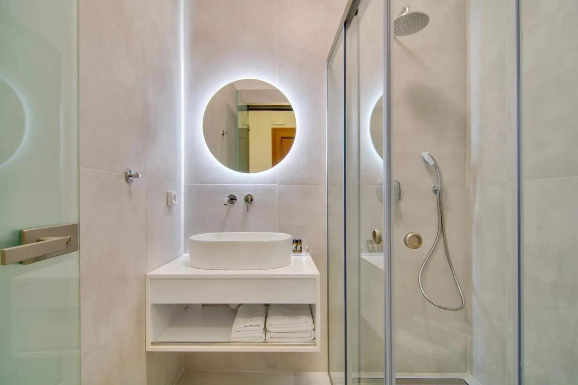 Shower in Valtos Beach Hotel