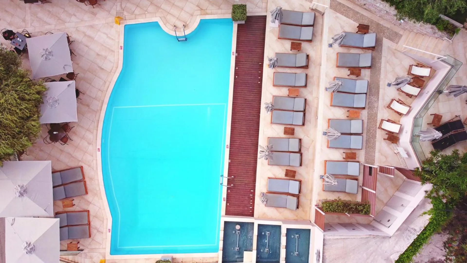 Swimming pool in Valtos Beach Hotel