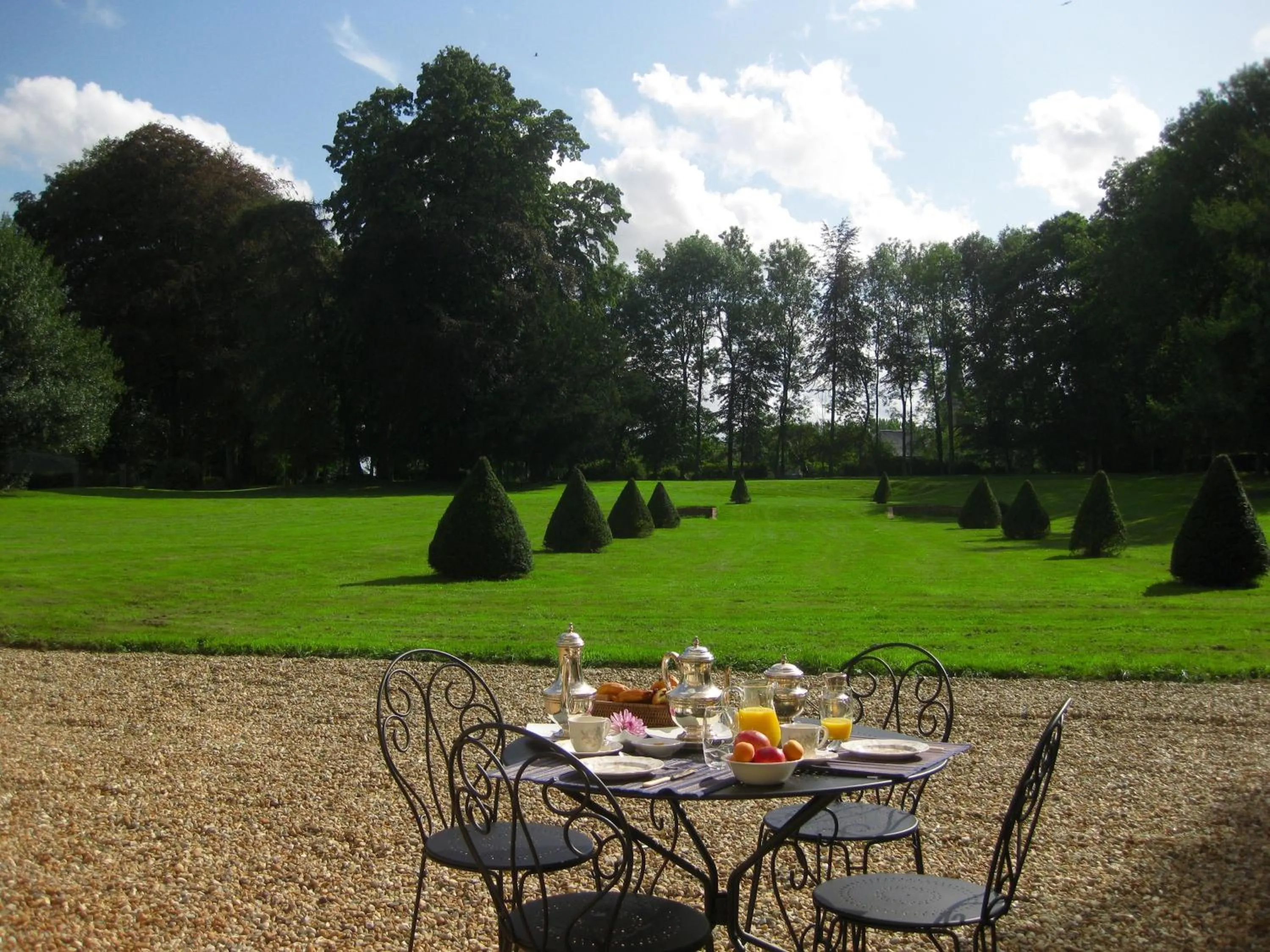 Continental breakfast in Château de Cleuville