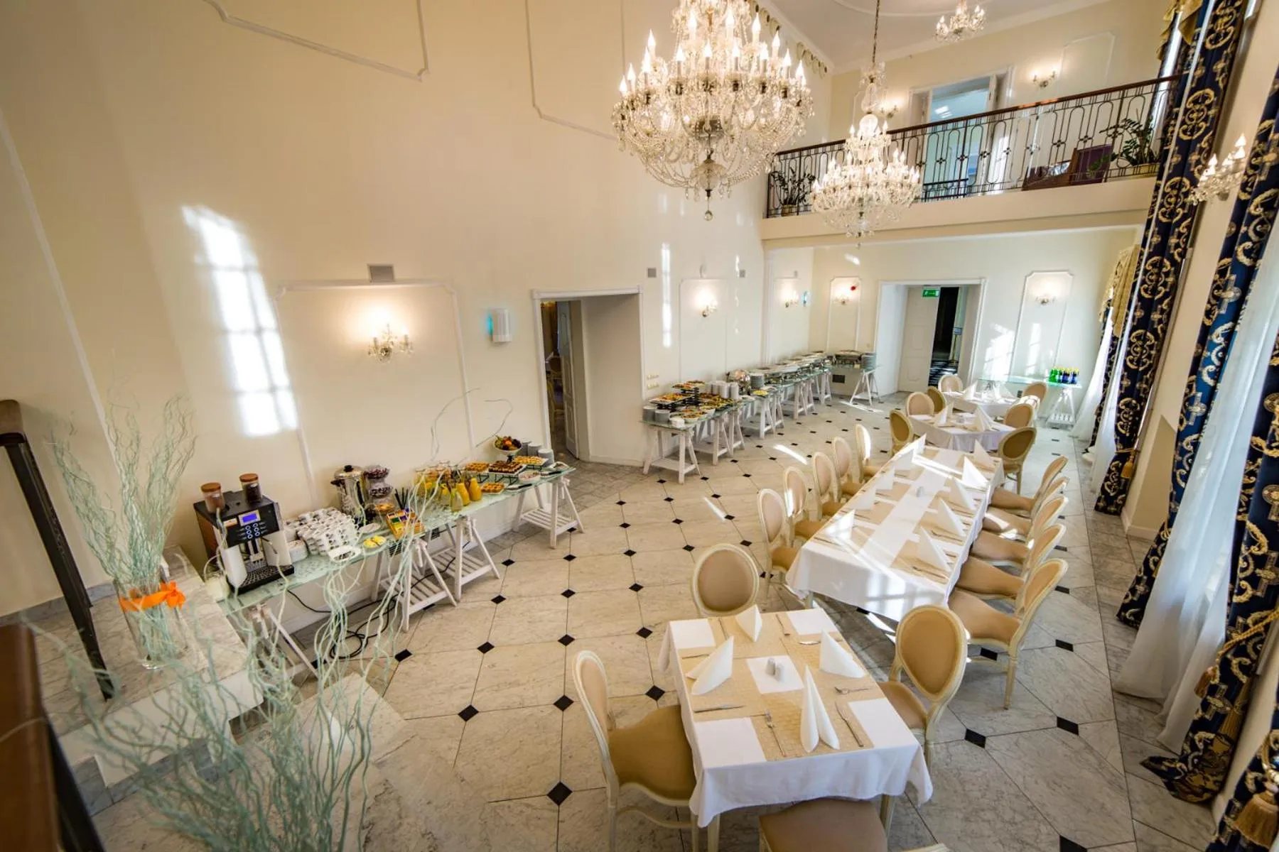 Restaurant/places to eat in Hotel Sobienie Królewskie