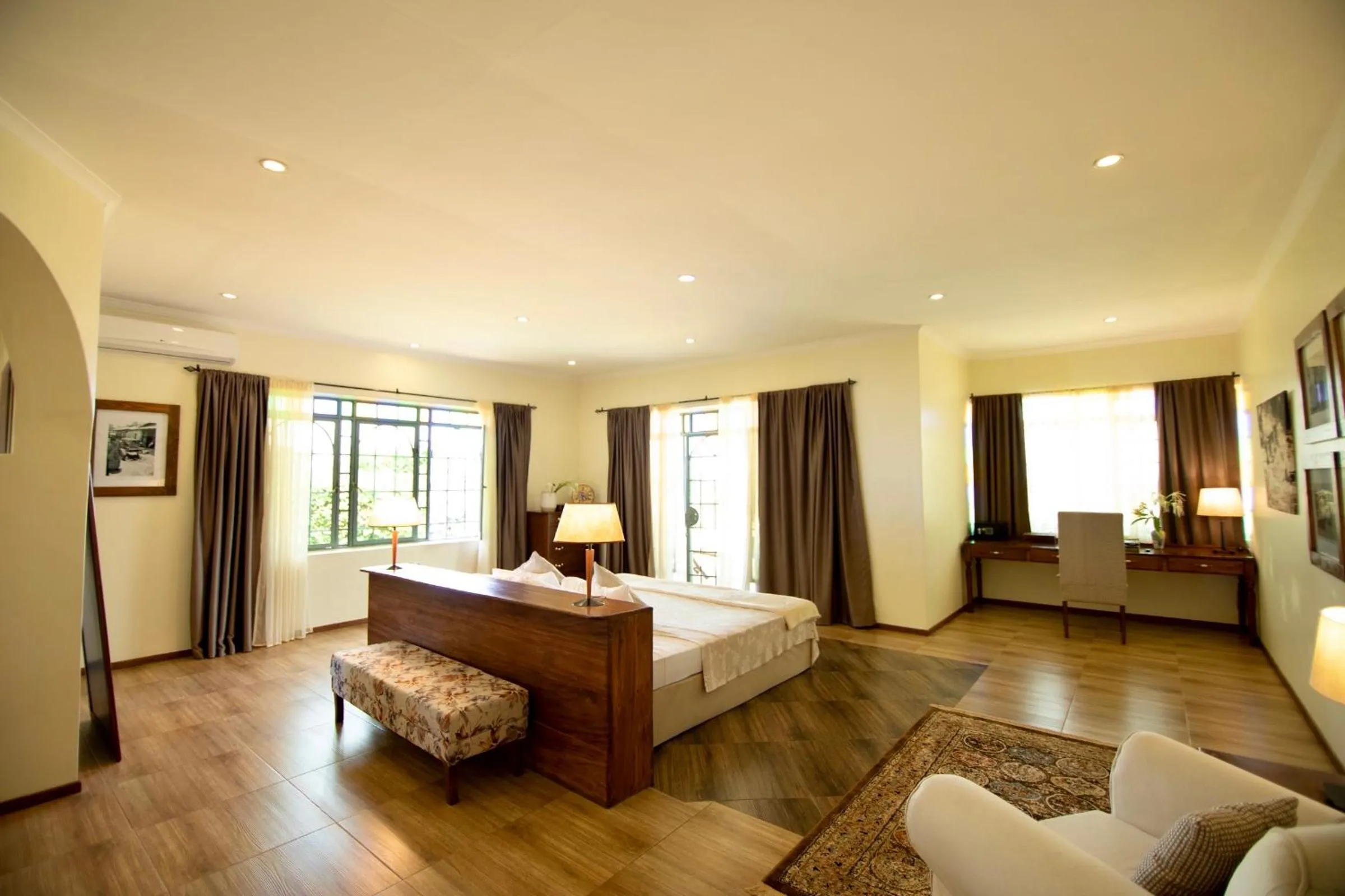 Photo of the whole room, Bed in Pink Flamingo Boutique Hotel