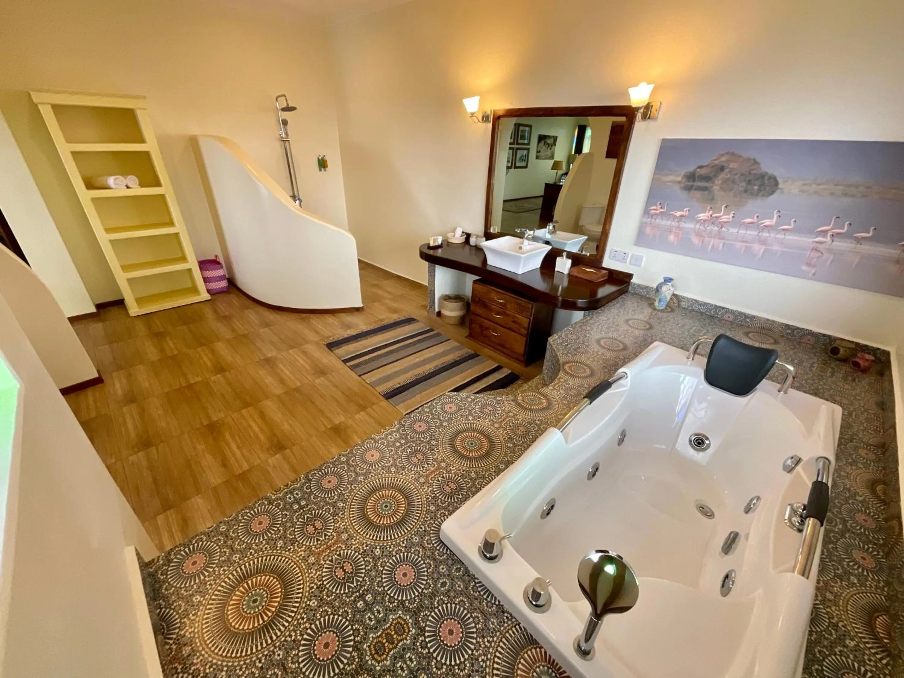 Public Bath, Bed in Pink Flamingo Boutique Hotel