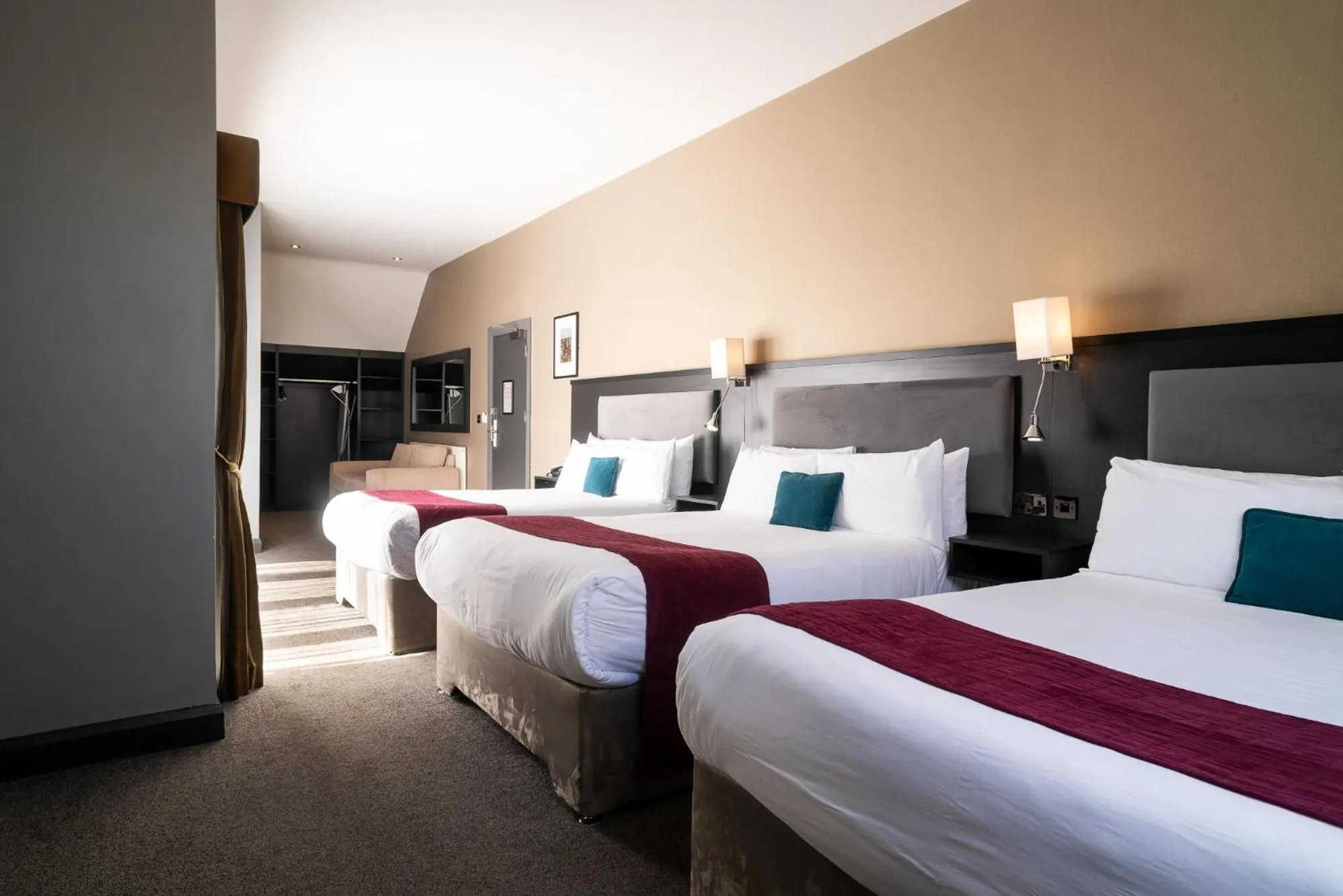 Bed in Cliffs of Moher Hotel