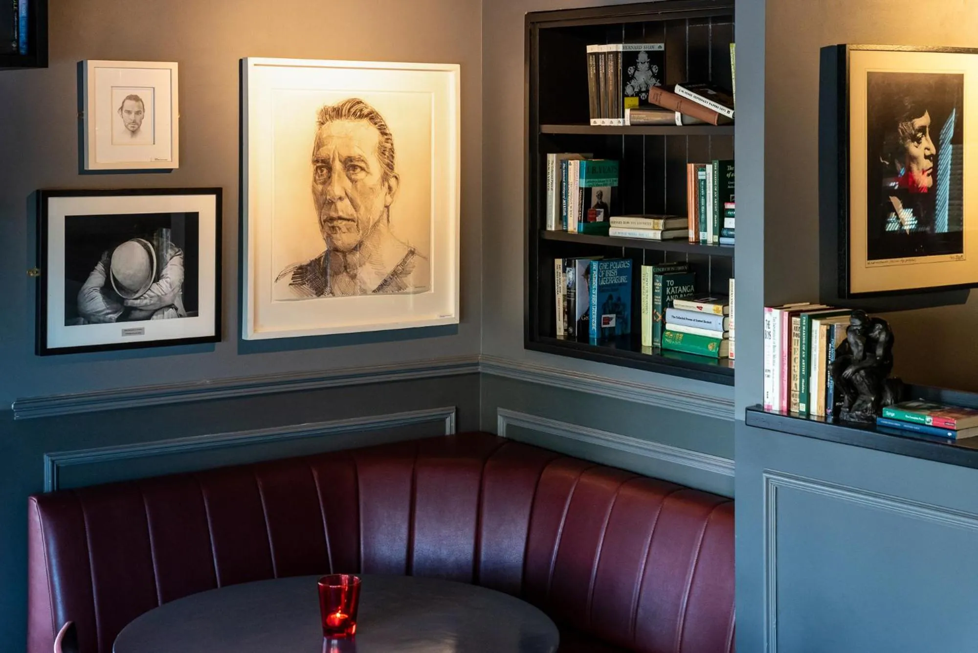 Lounge or bar in Cliffs of Moher Hotel