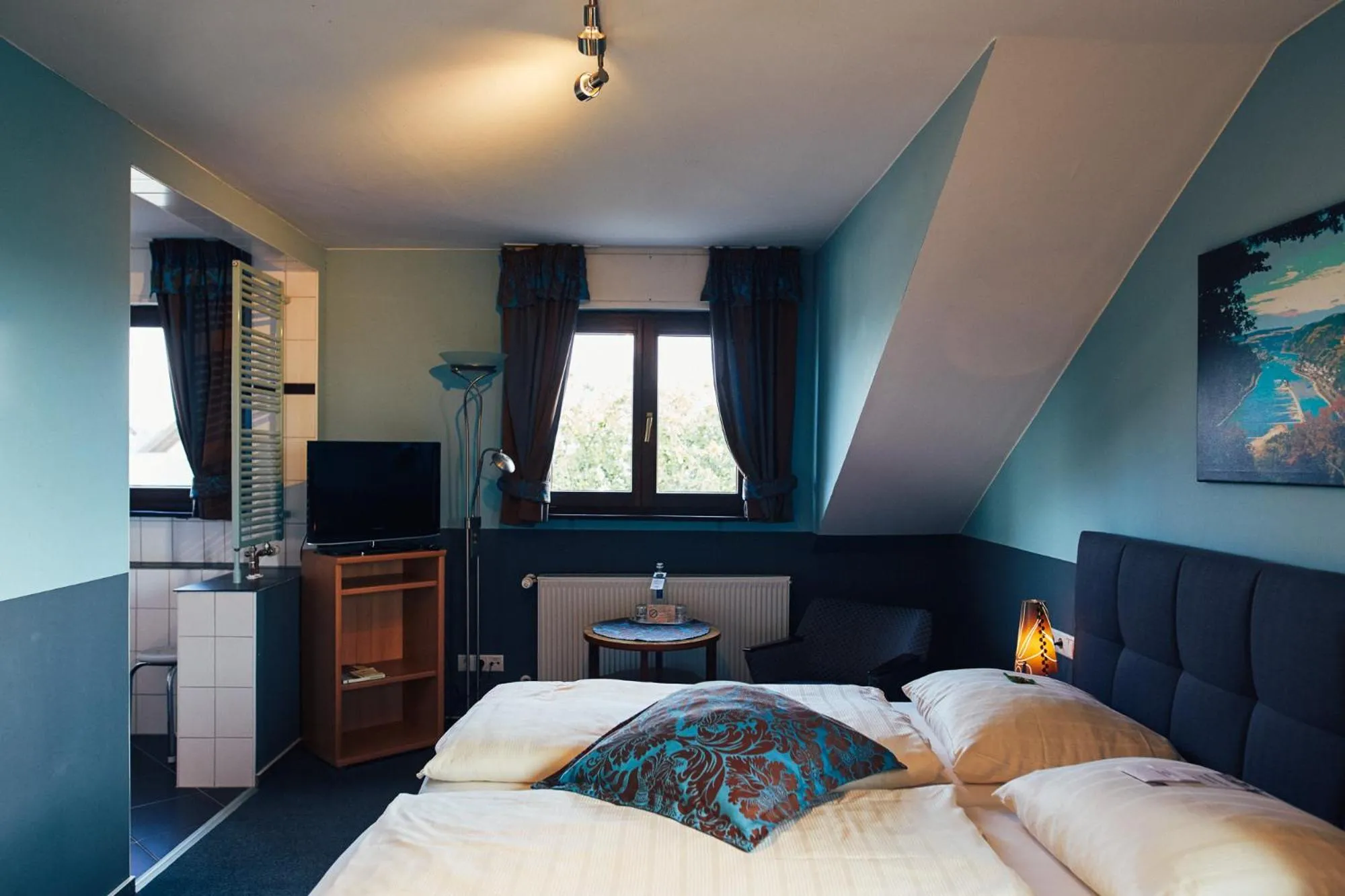 Photo of the whole room, Bed in FETZ DAS LORELEY HOTEL