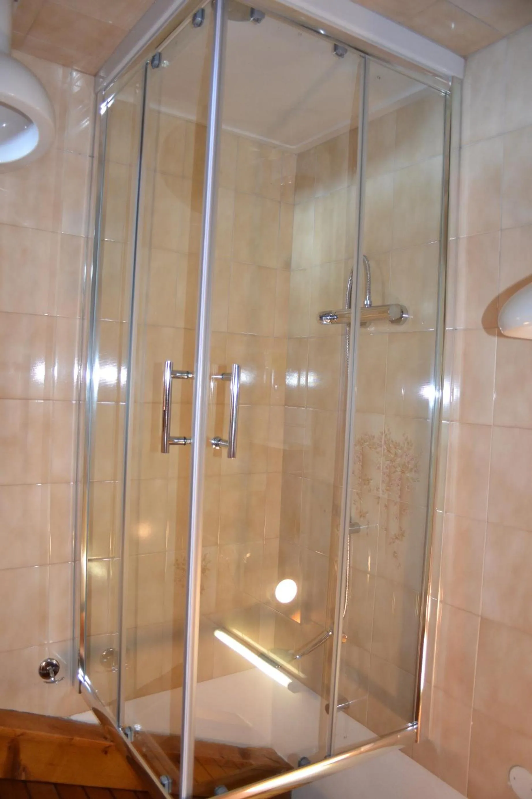 Shower in Bed & Breakfast Ligont