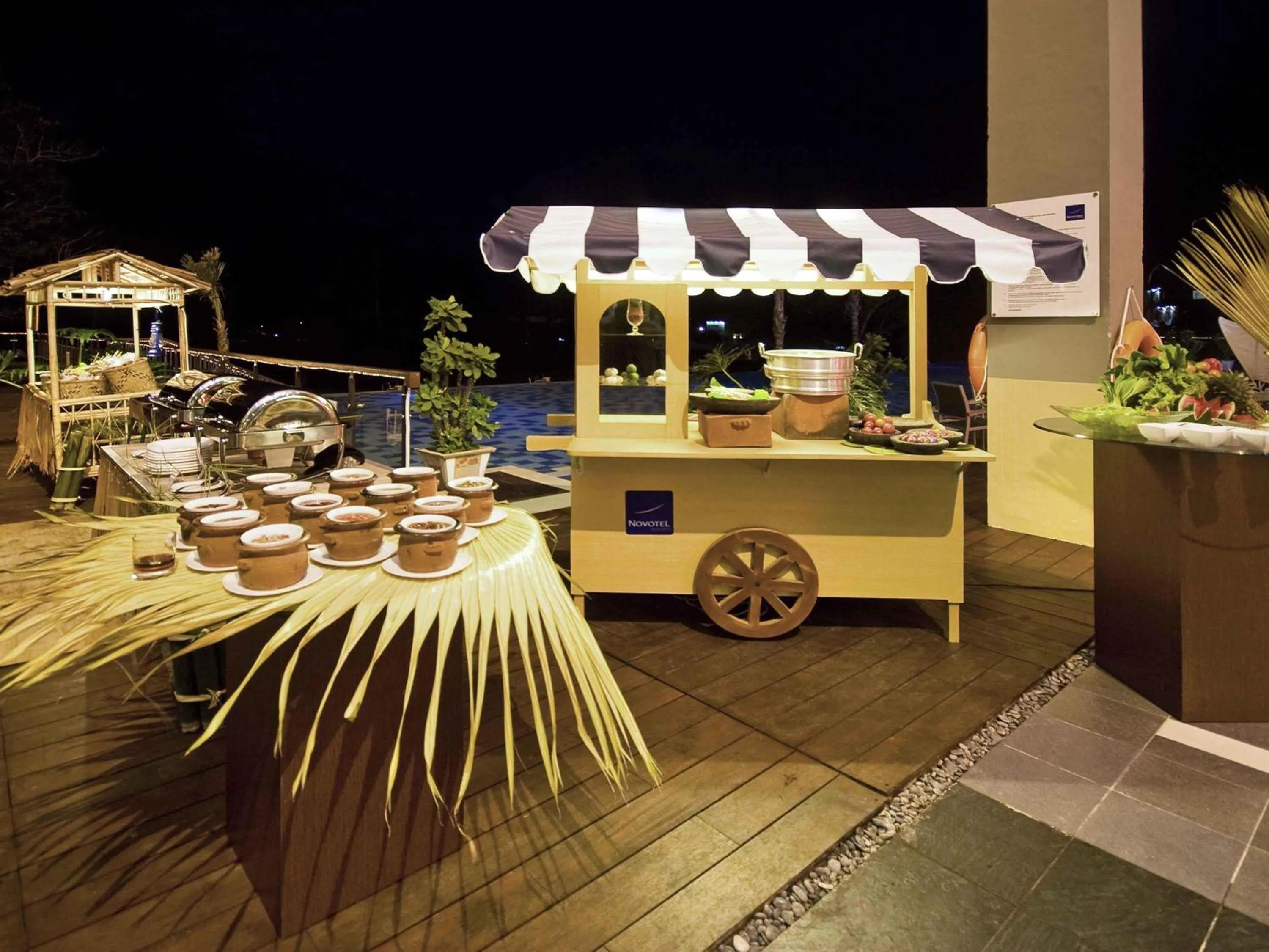 Lounge or bar in Novotel Manado Golf Resort & Convention Center