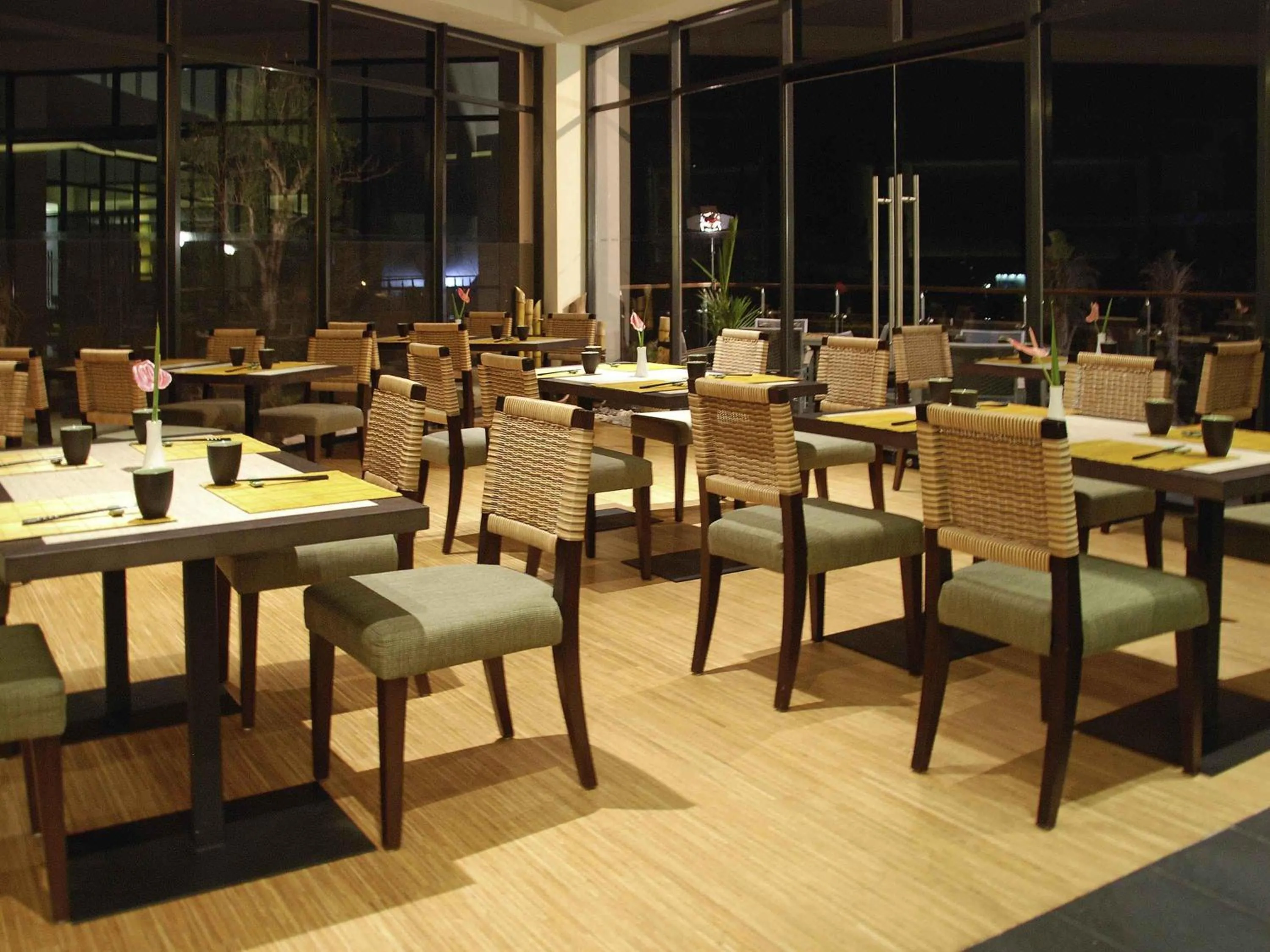 Restaurant/places to eat in Novotel Manado Golf Resort & Convention Center