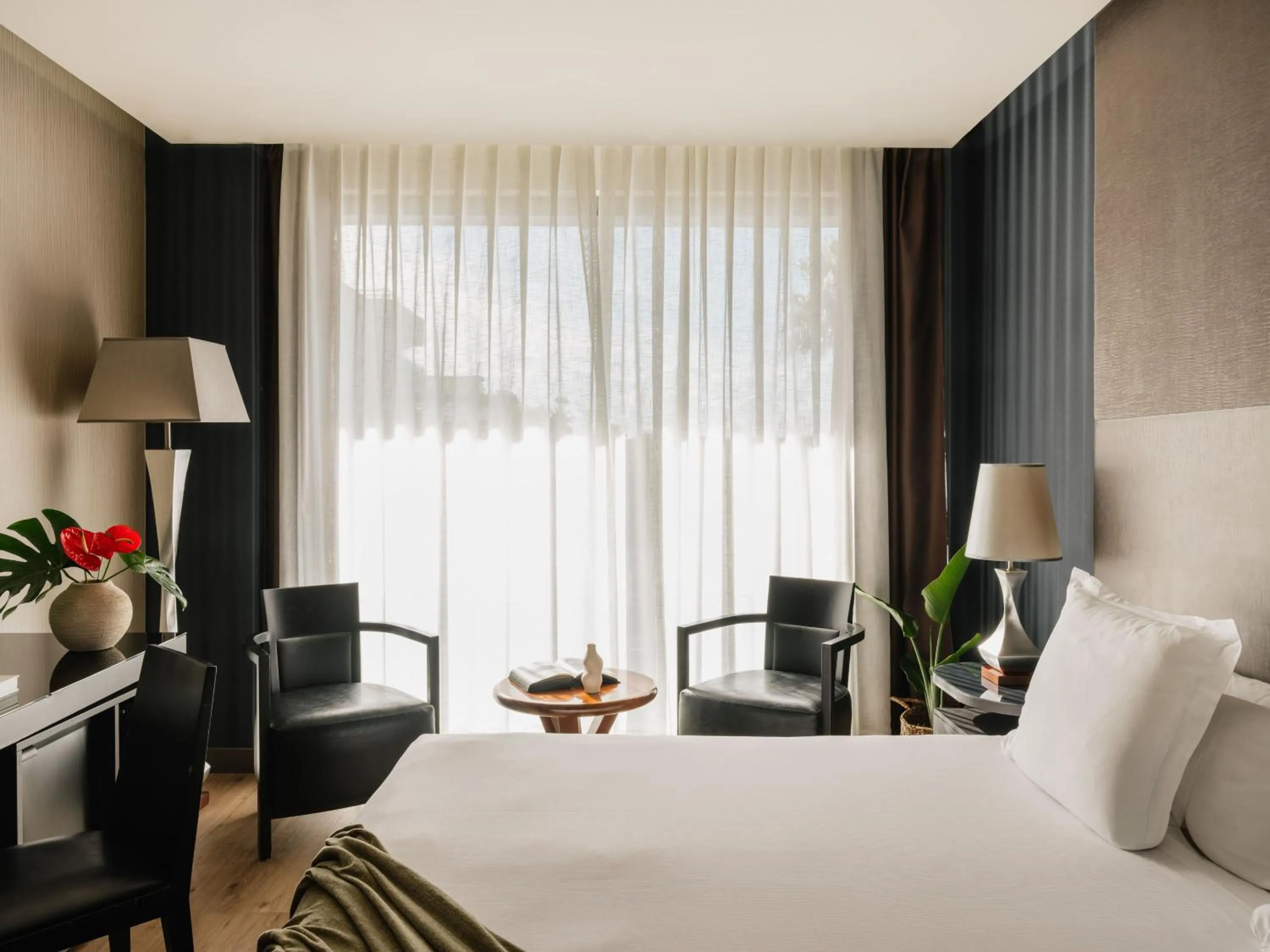 Property building, Bed in MiM Sitges Meliá Collection