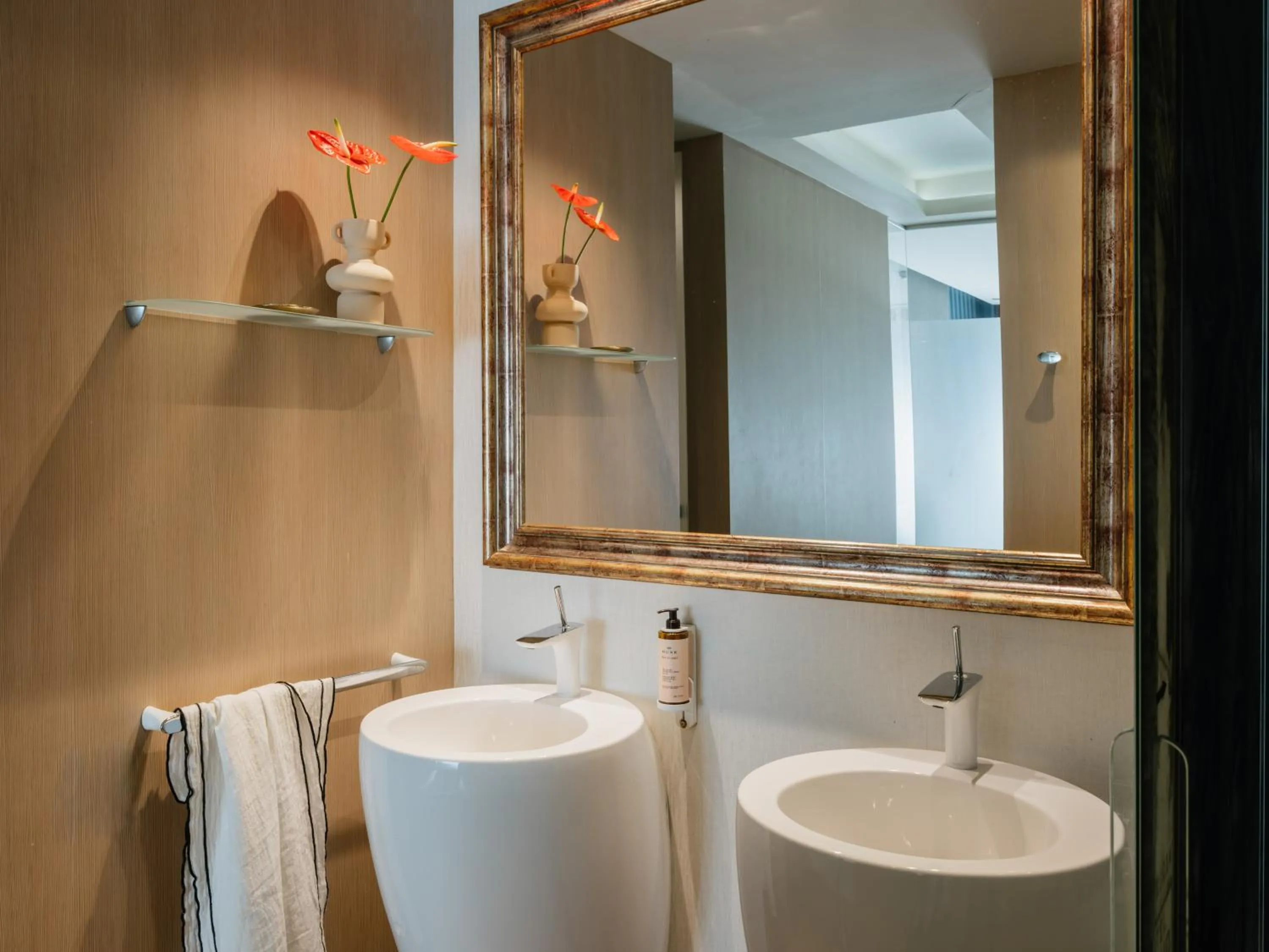 Shower in MIM Sitges Member of Melia Collection