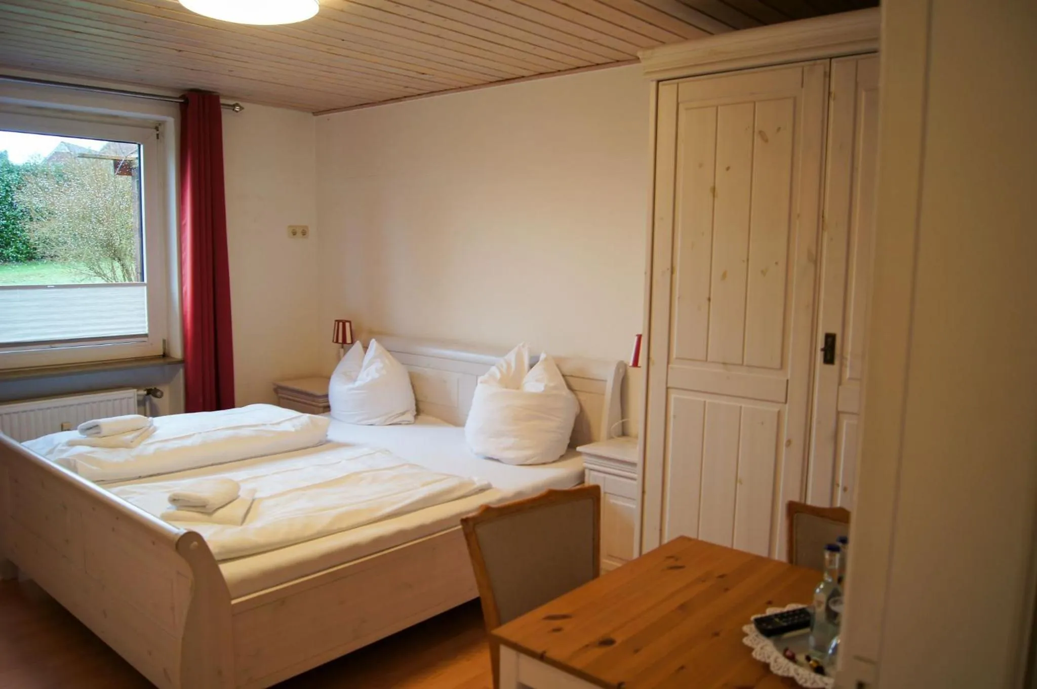 Photo of the whole room, Bed in Nobis Krug