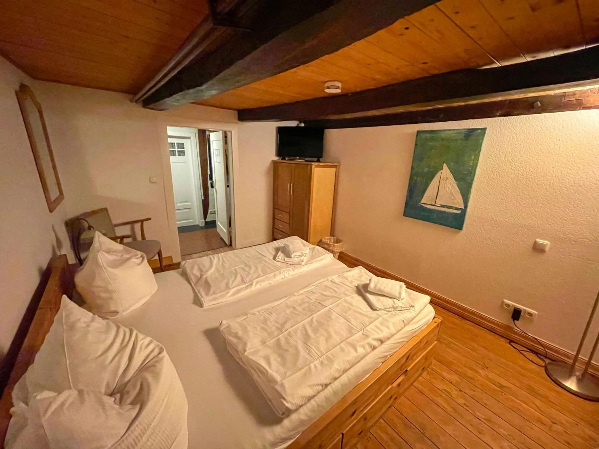 Photo of the whole room, Bed in Nobis Krug