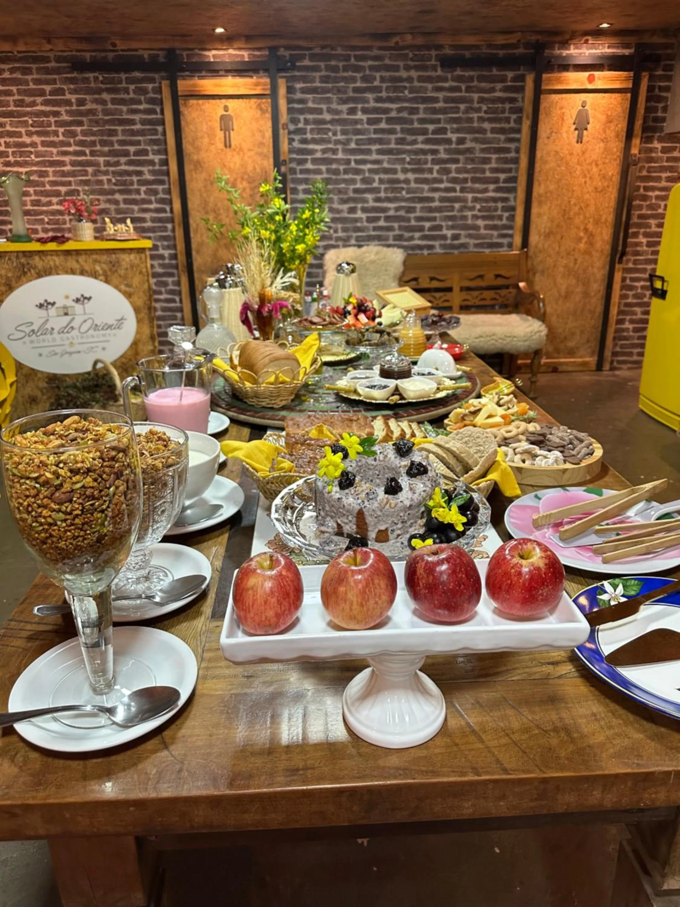 Breakfast in Glamping montain experience