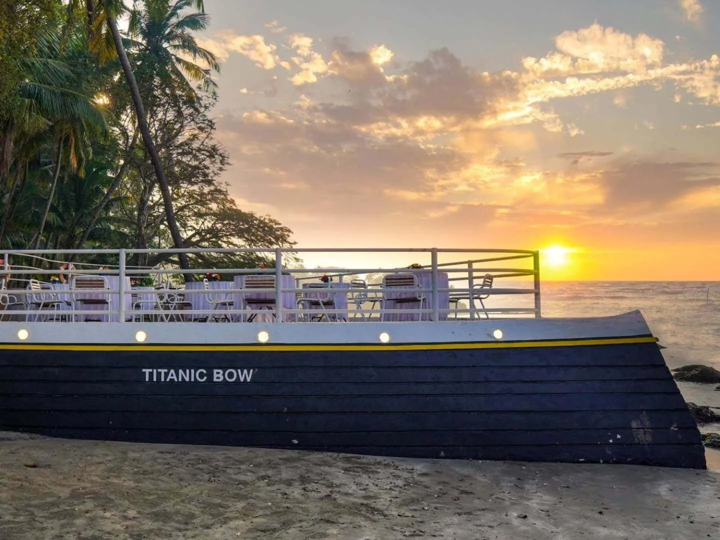 Restaurant/places to eat in Bambolim Beach Resort