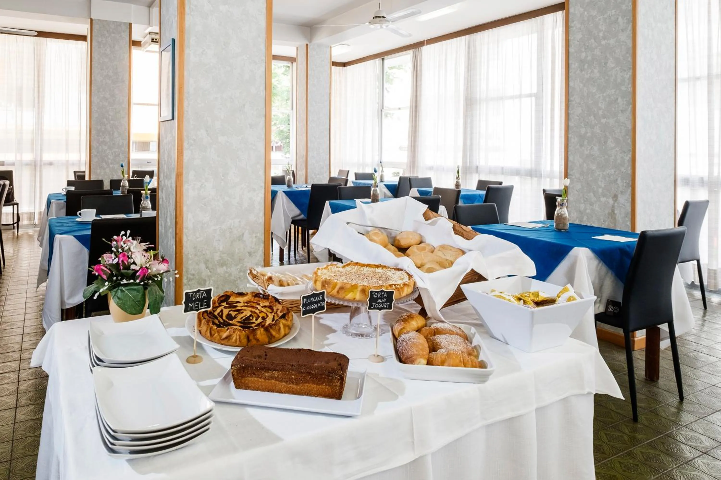 Buffet breakfast in Hotel Belmar