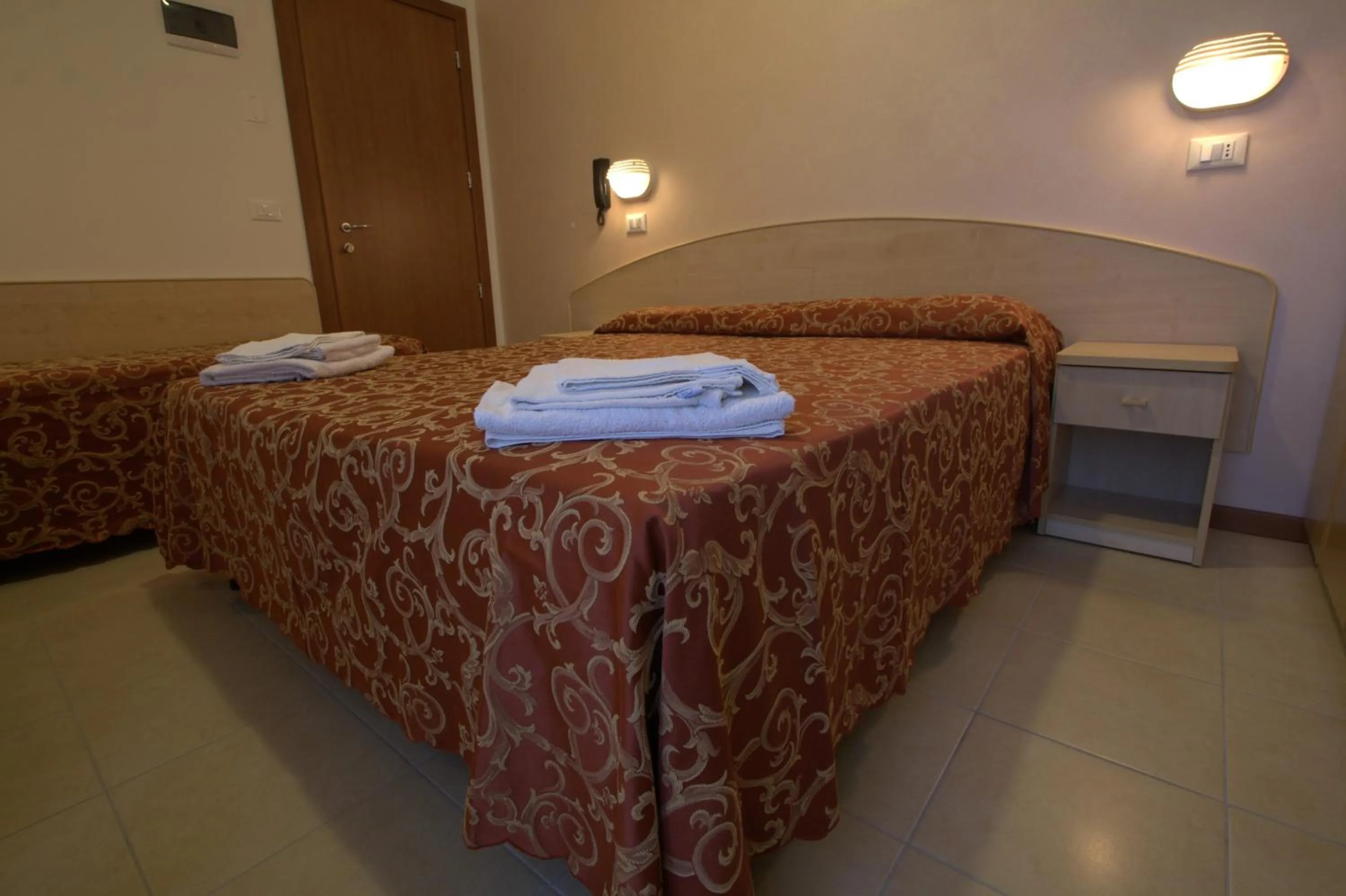 Photo of the whole room, Bed in Hotel Belmar