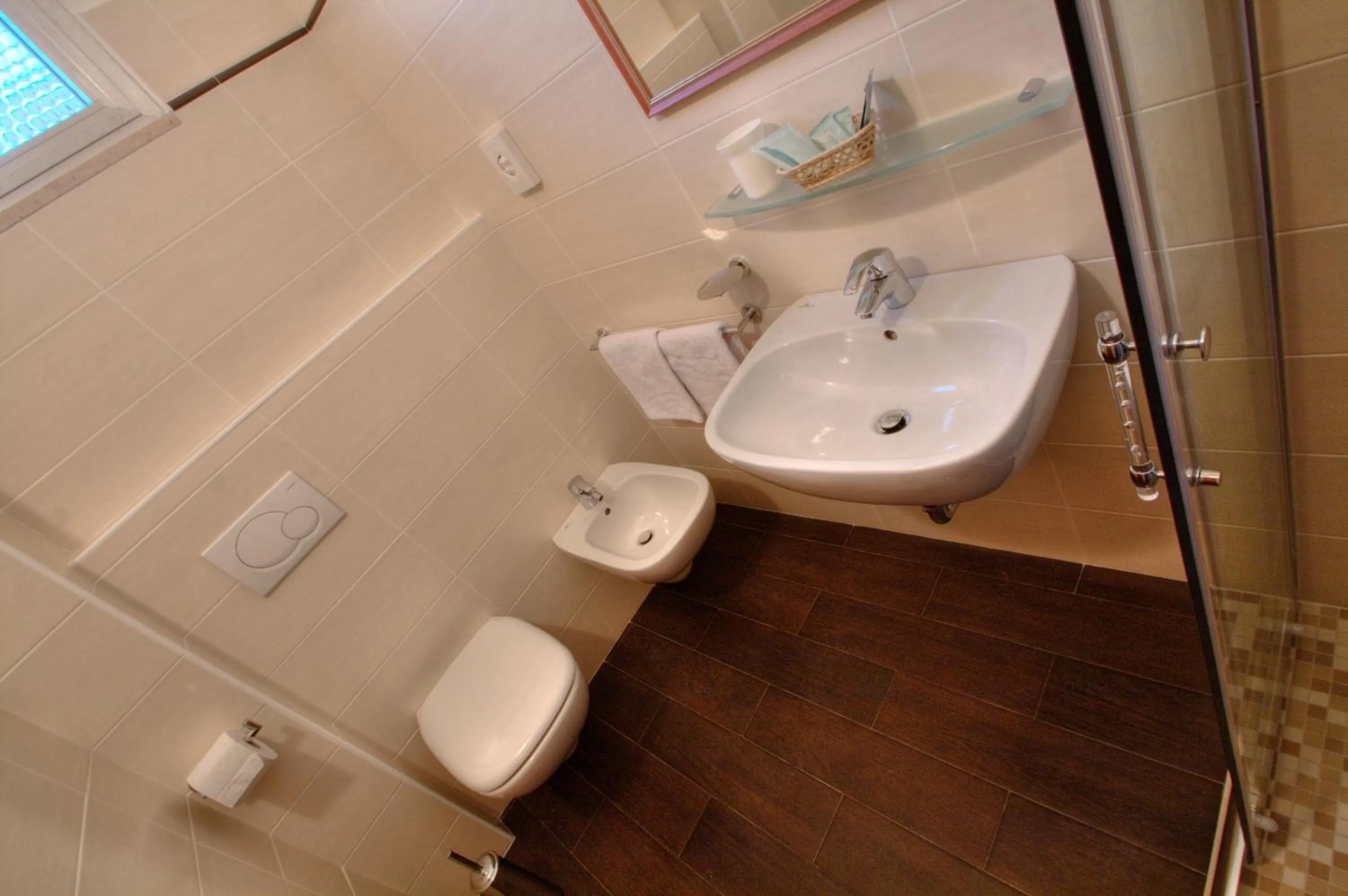 Shower in Hotel Belmar