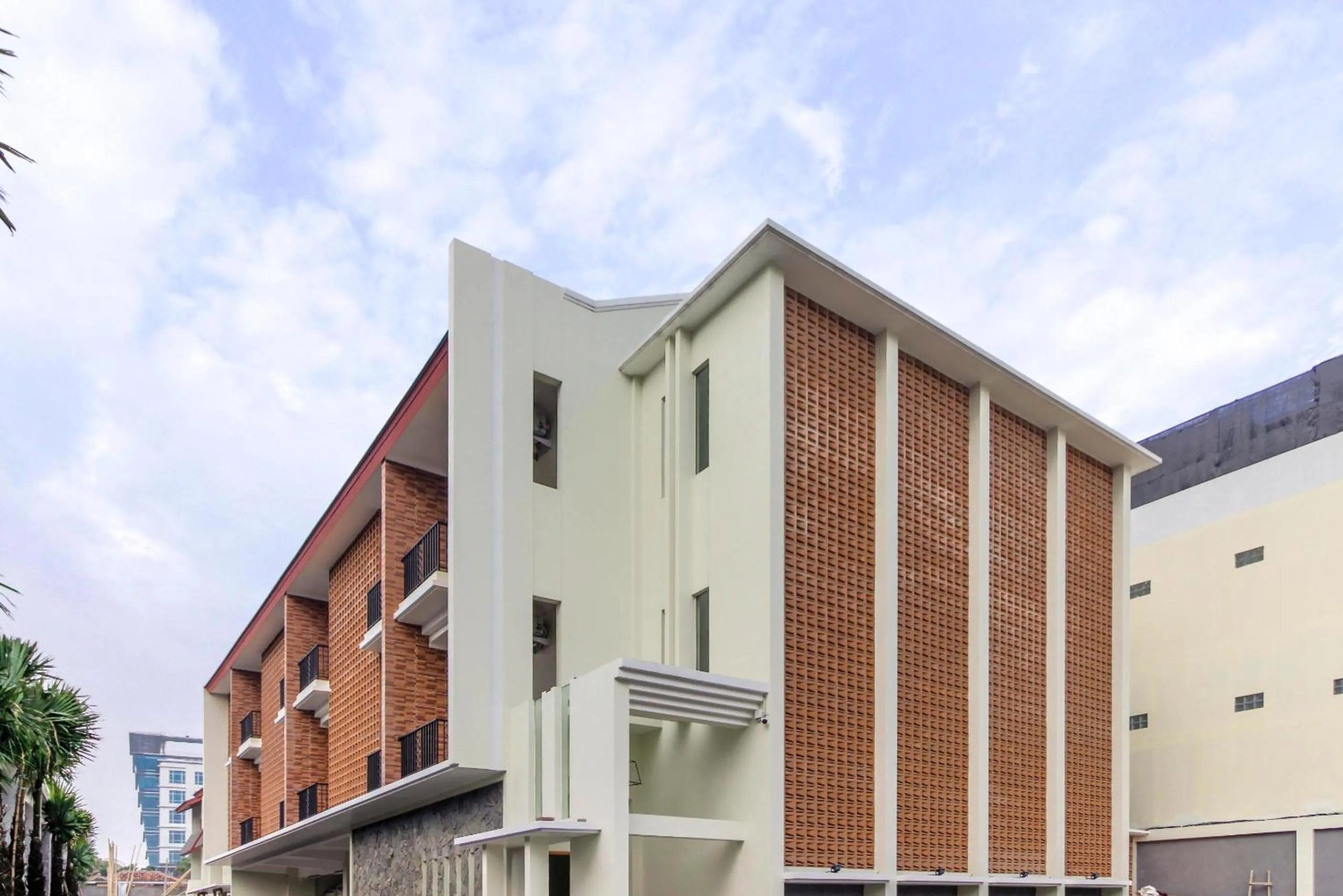 Property building in RedDoorz Premium near Ragunan Zoo 2