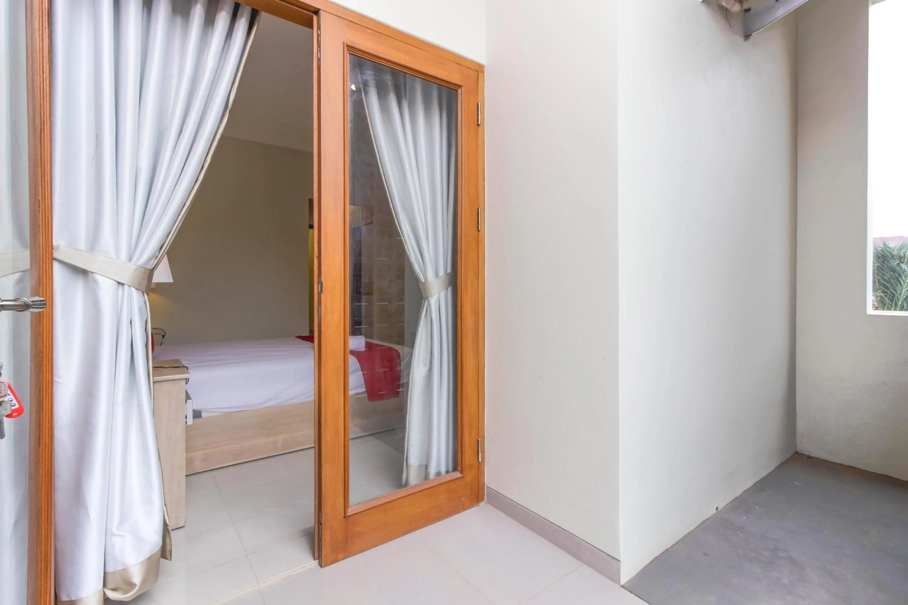Bedroom, Bed in RedDoorz Premium near Ragunan Zoo 2