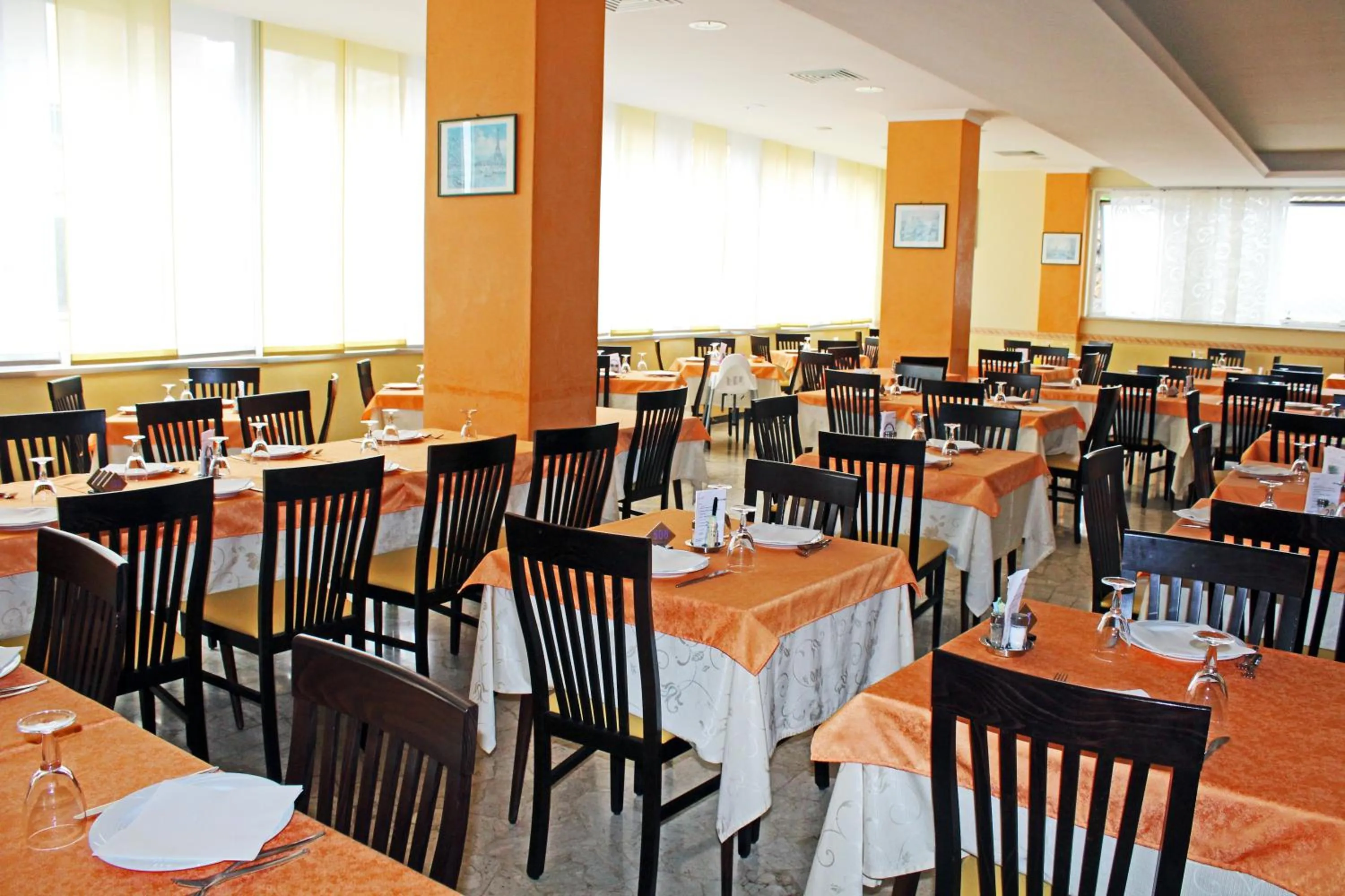 Restaurant/places to eat in Hotel Colombo